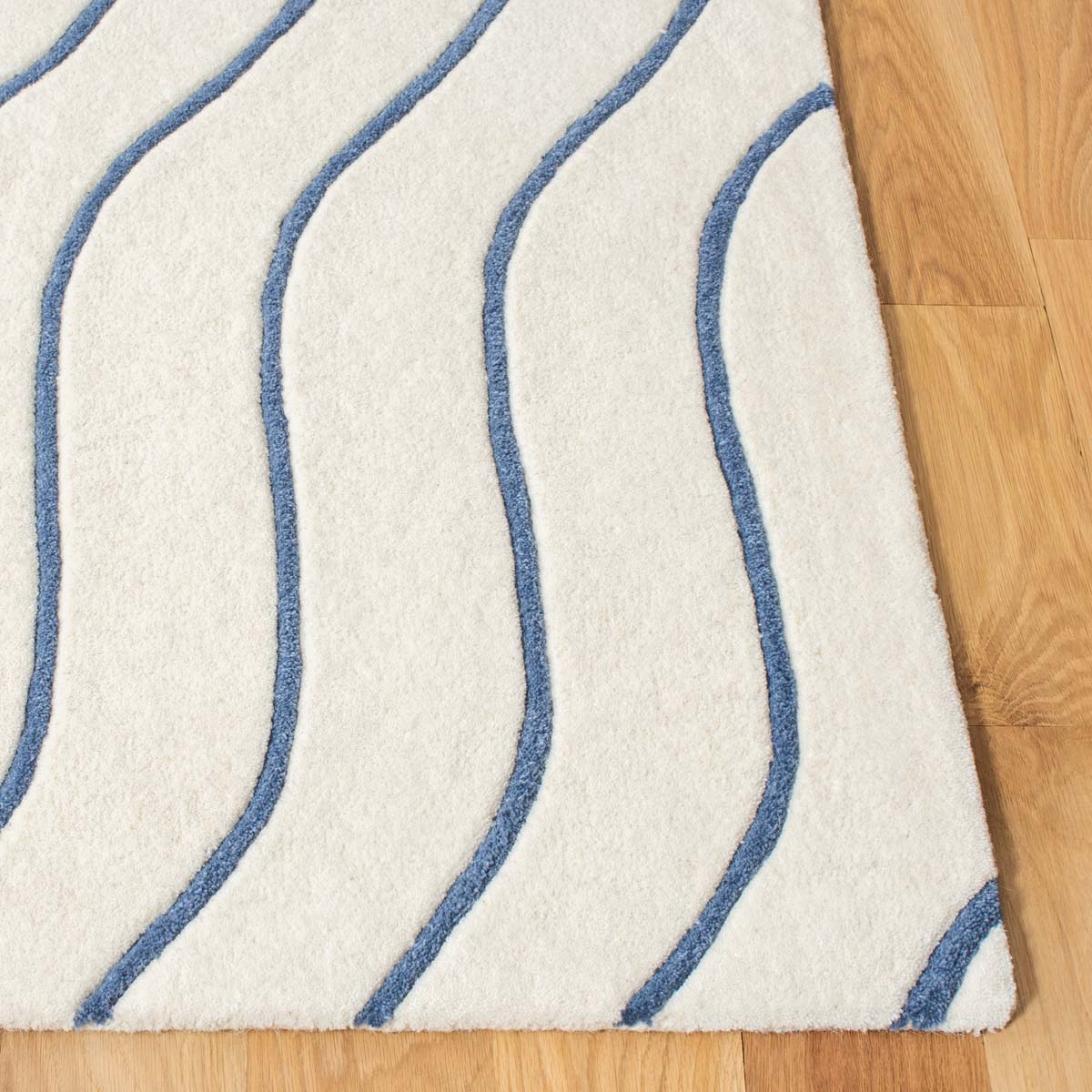 Safavieh Fifth Avenue 113 Rug, FTV113 - Ivory / Blue