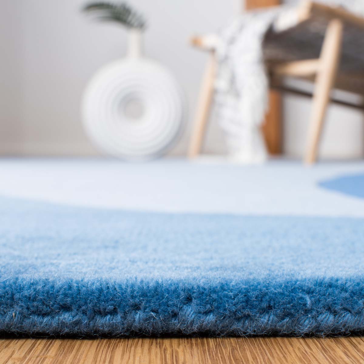 Safavieh Fifth Avenue 117 Rug, FTV117 - Blue