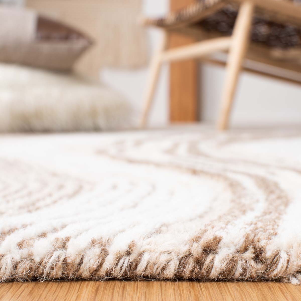 Safavieh Fifth Avenue 121 Rug, FTV121 - Beige / Ivory