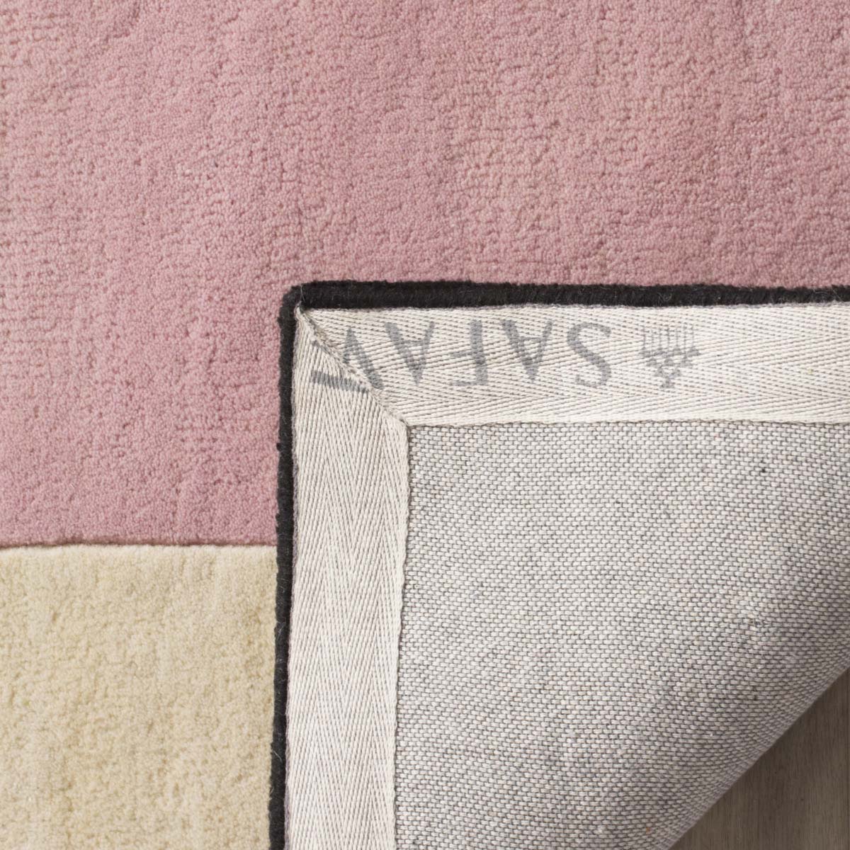 Safavieh Fifth Avenue 122 Rug, FTV122 - Ivory / Black