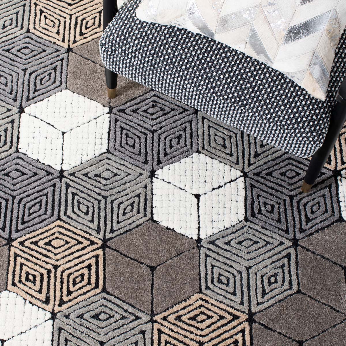 Safavieh Fifth Avenue 130 Rug, FTV130 - Ivory / Grey