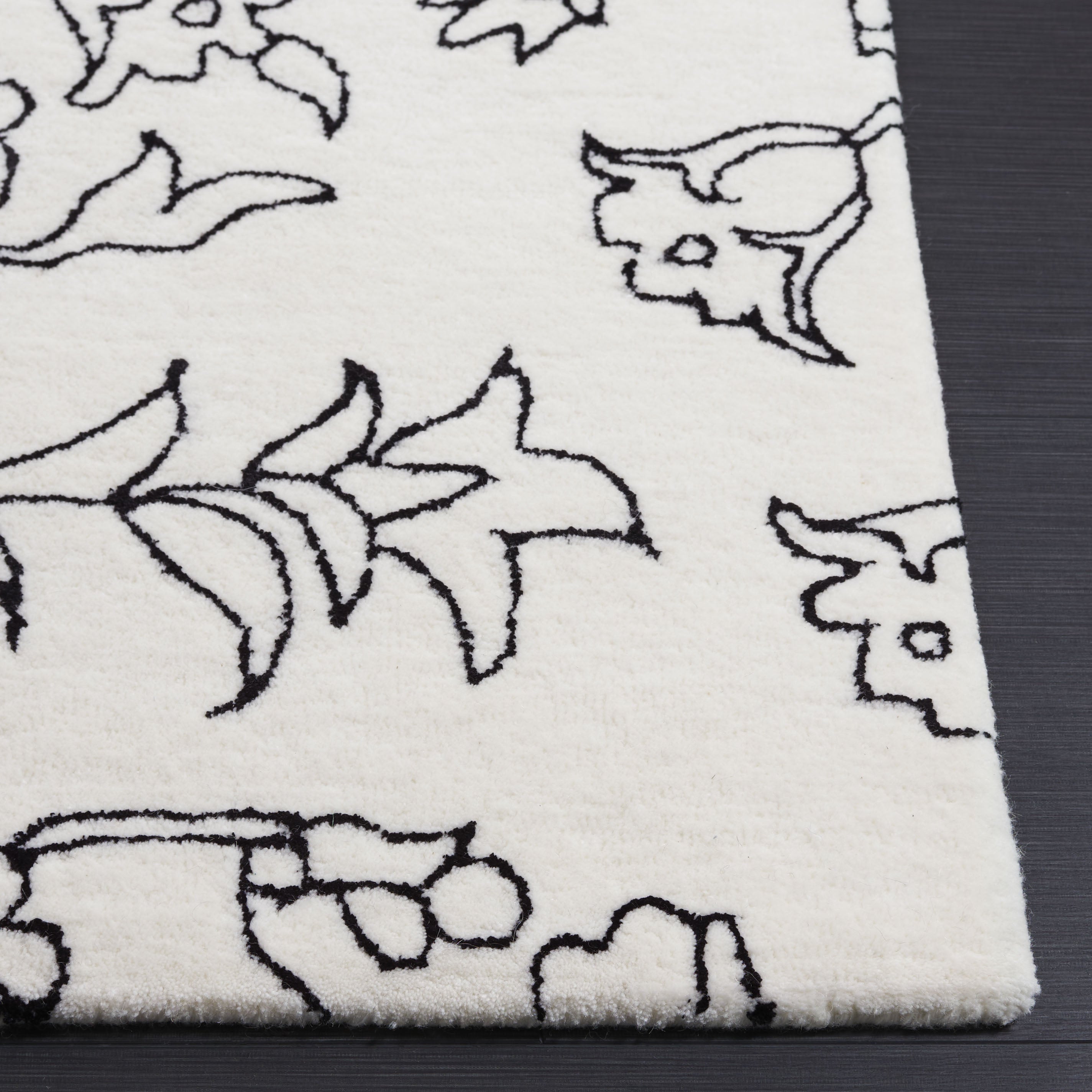 Safavieh Fifth Avenue 135 Rug, FTV135 - Ivory / Black