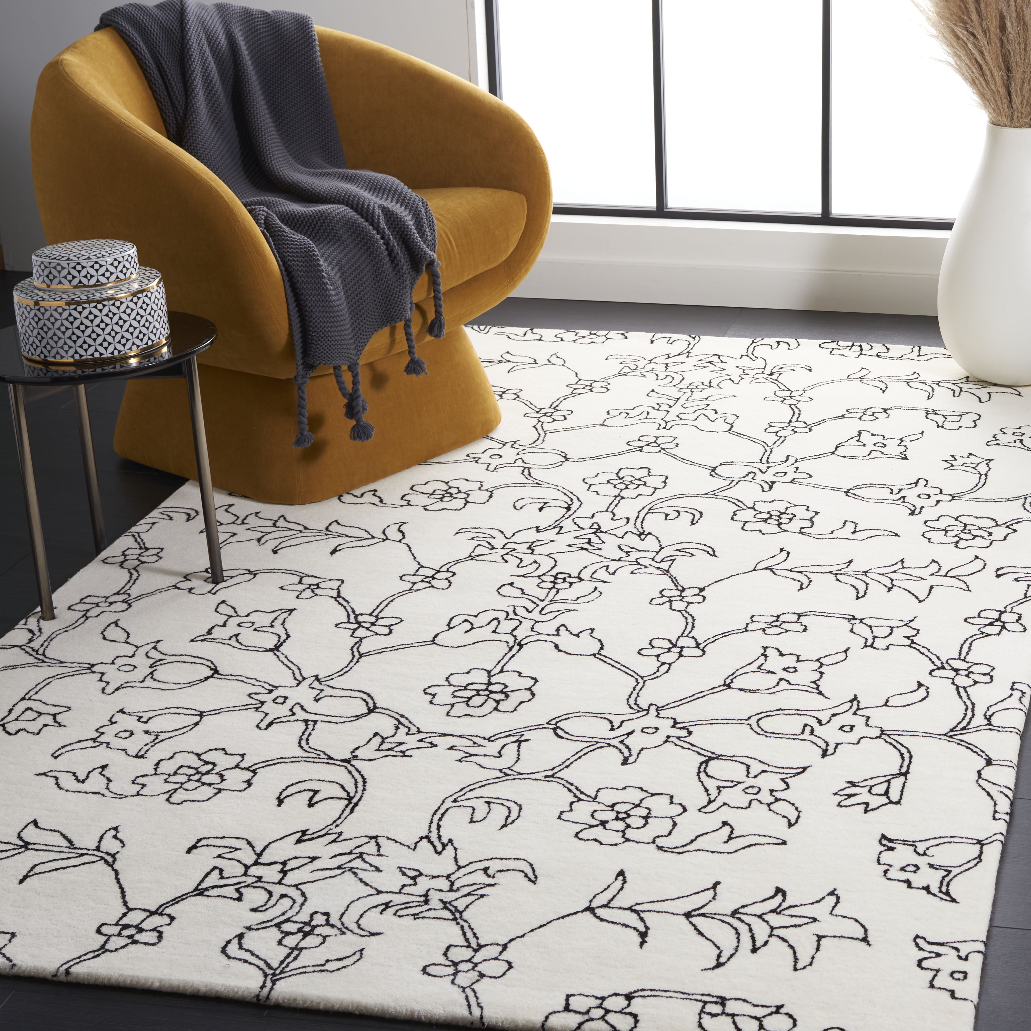 Safavieh Fifth Avenue 135 Rug, FTV135 - Ivory / Black