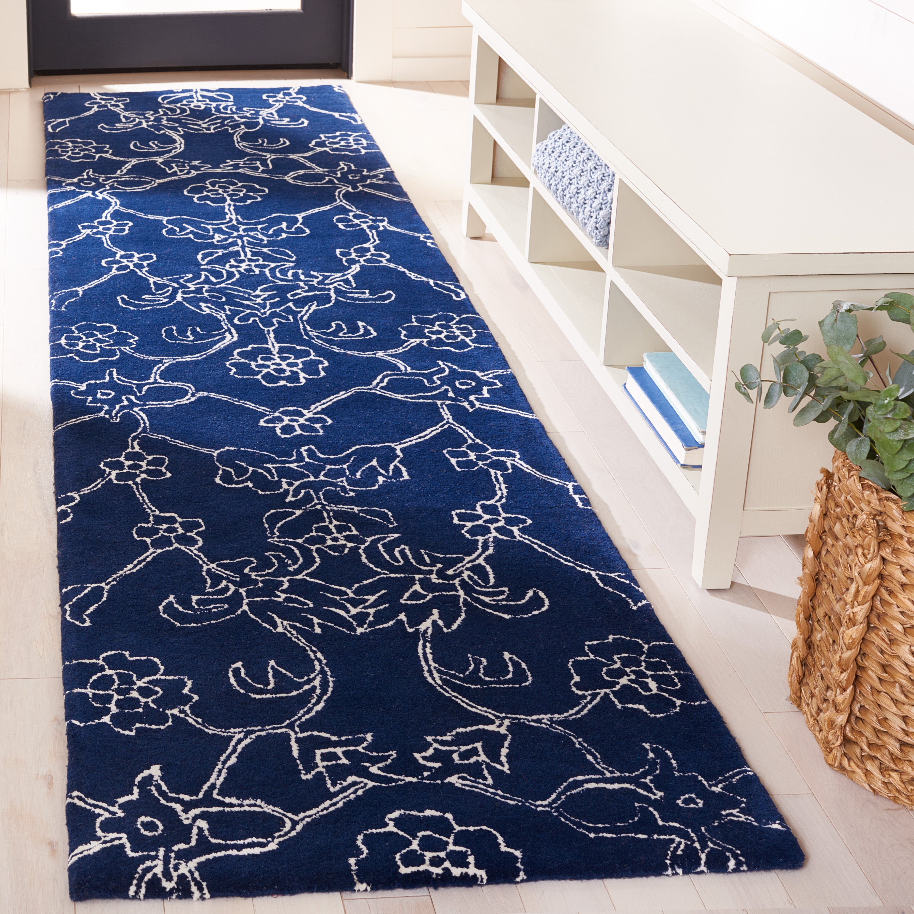 Safavieh Fifth Avenue 135 Rug, FTV135 - Navy / Ivory