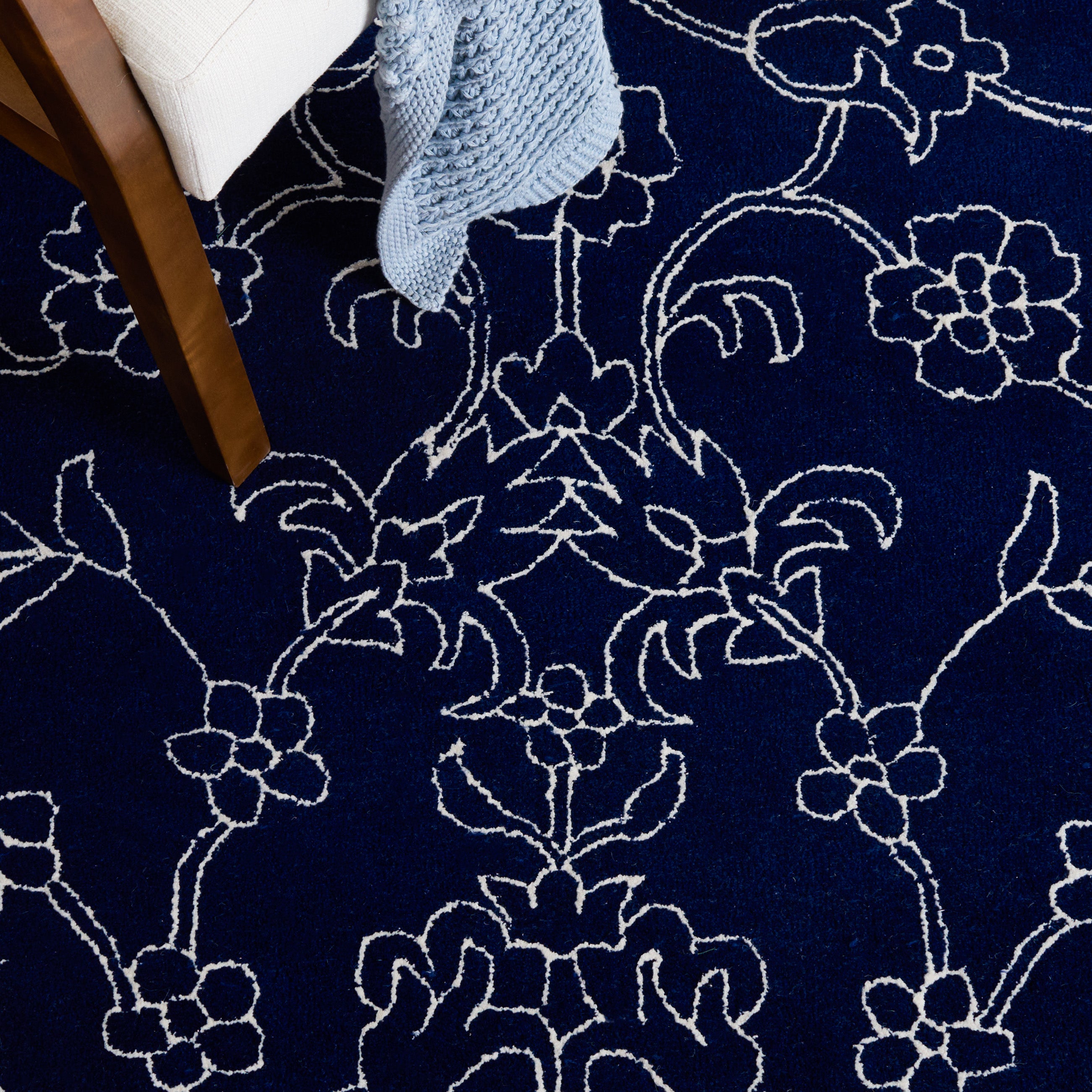 Safavieh Fifth Avenue 135 Rug, FTV135 - Navy / Ivory