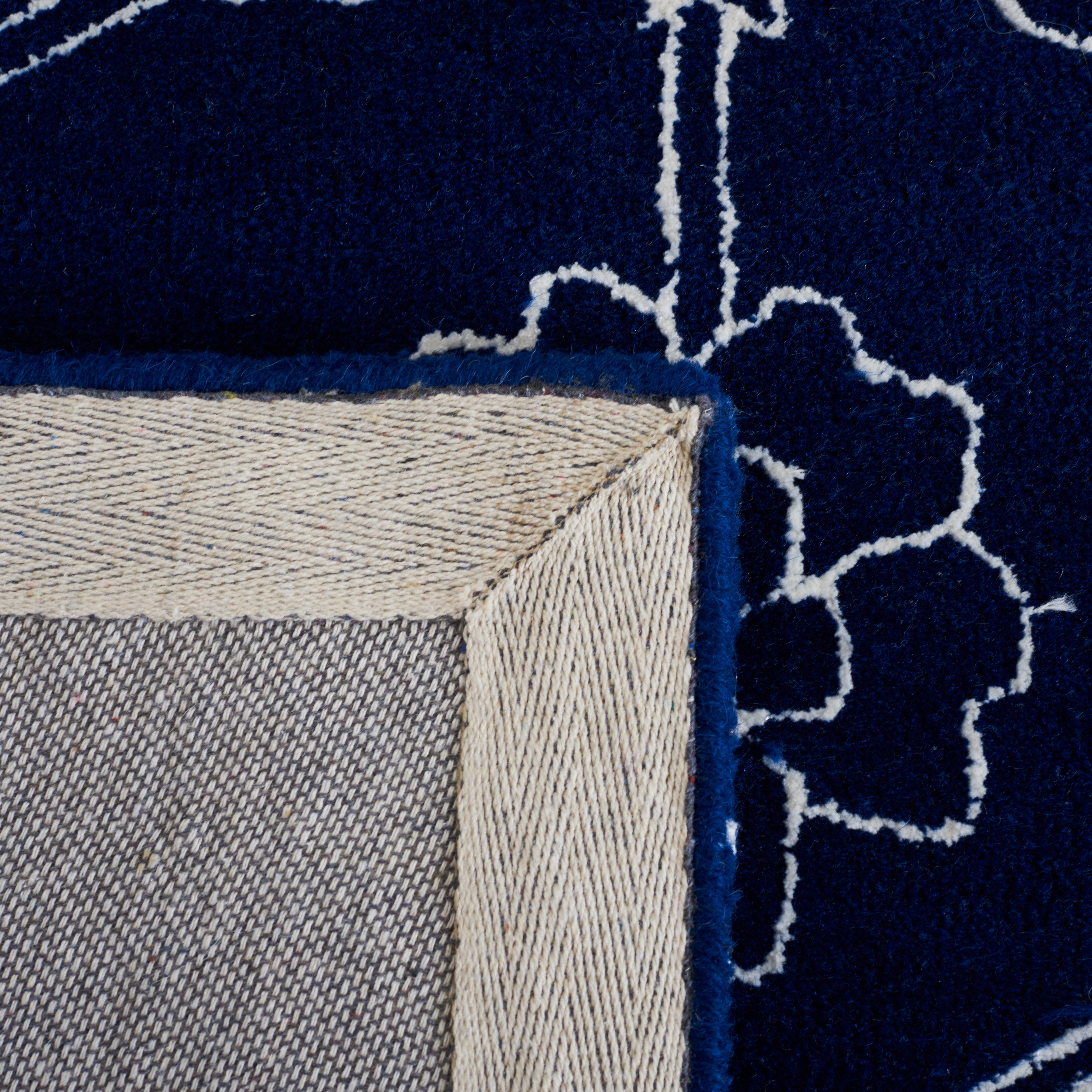 Safavieh Fifth Avenue 135 Rug, FTV135 - Navy / Ivory