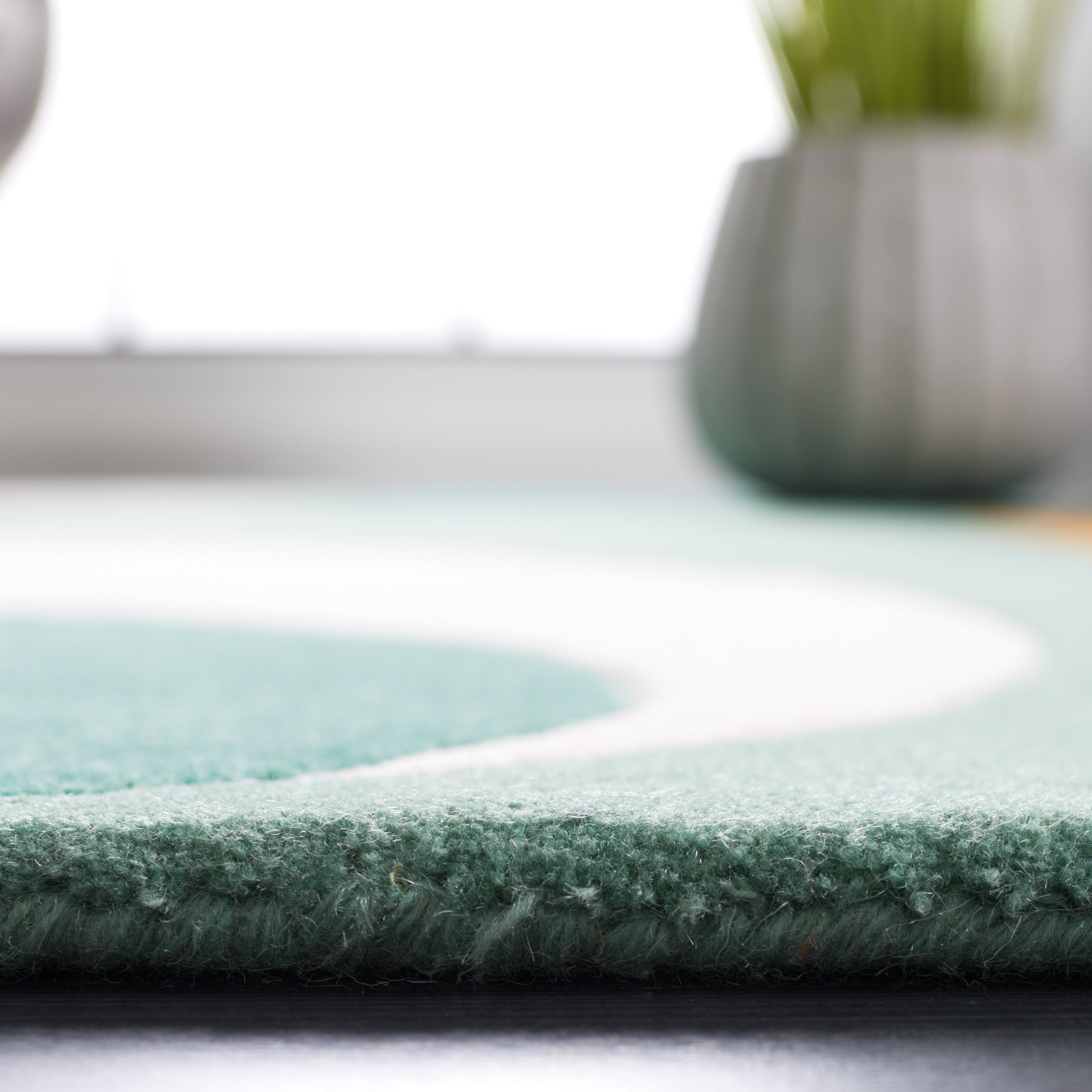 Safavieh Fifth Avenue 146 Rug, FTV146 - Green / Ivory