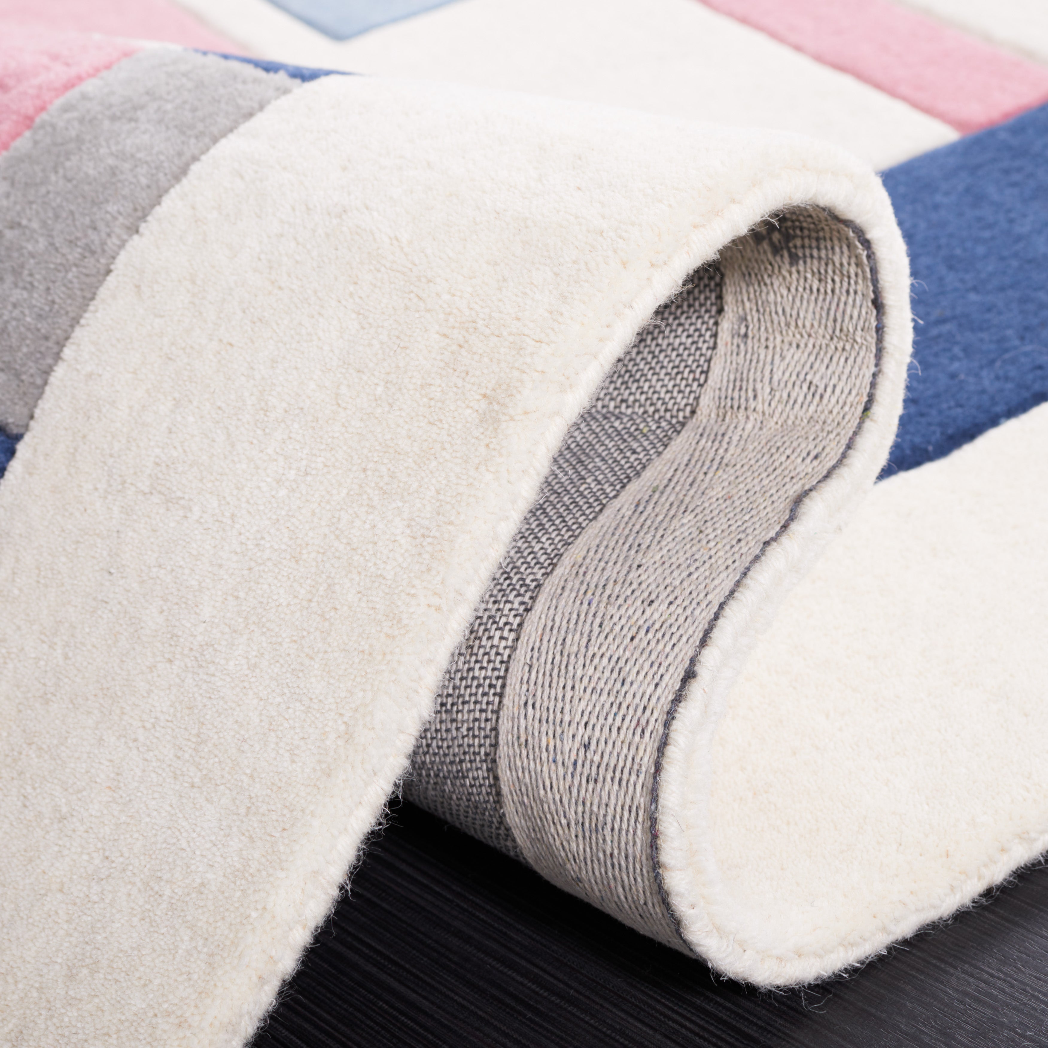 Safavieh Fifth Avenue 147 Rug, FTV147 - Ivory / Pink