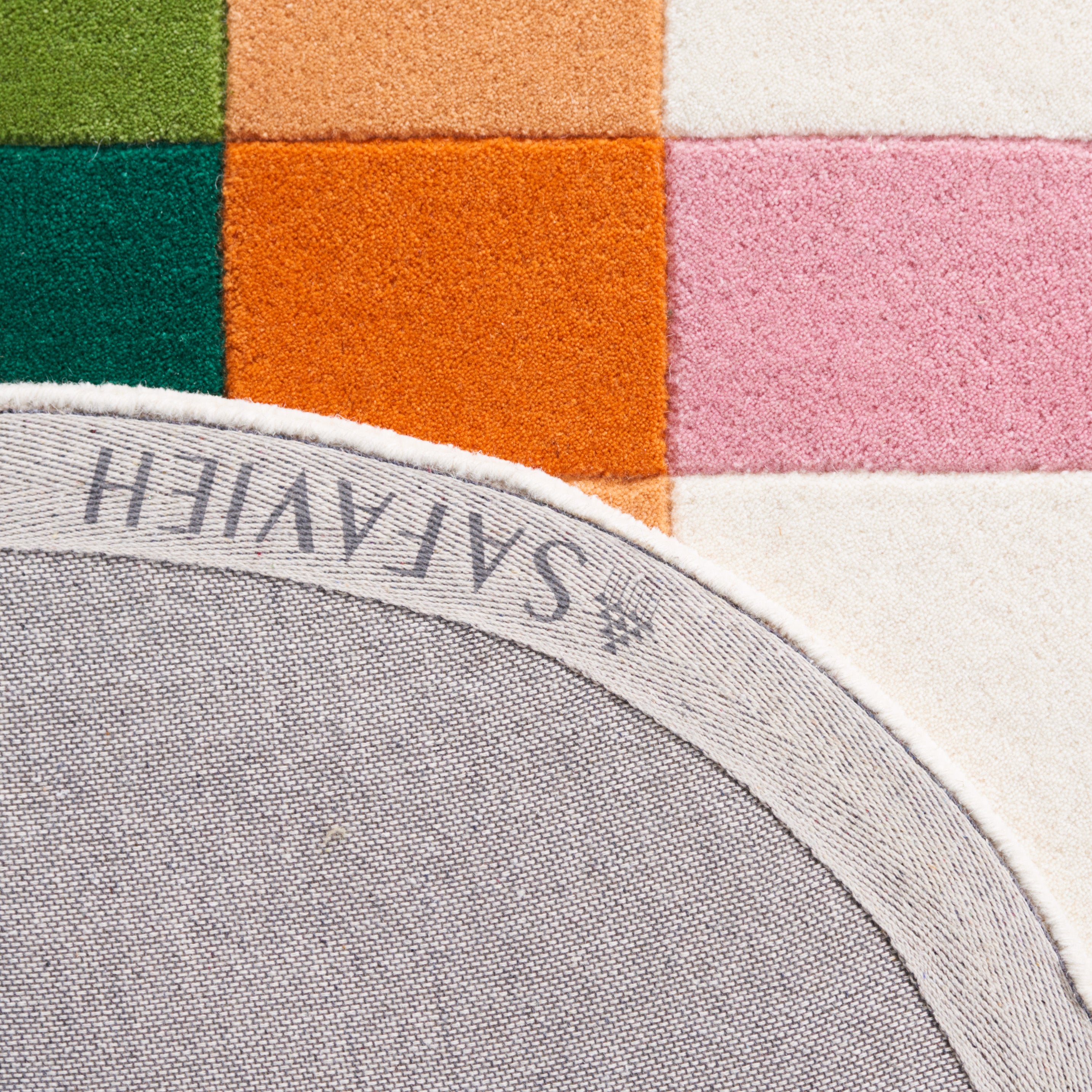 Safavieh Fifth Avenue 147 Rug, FTV147 - Ivory / Pink