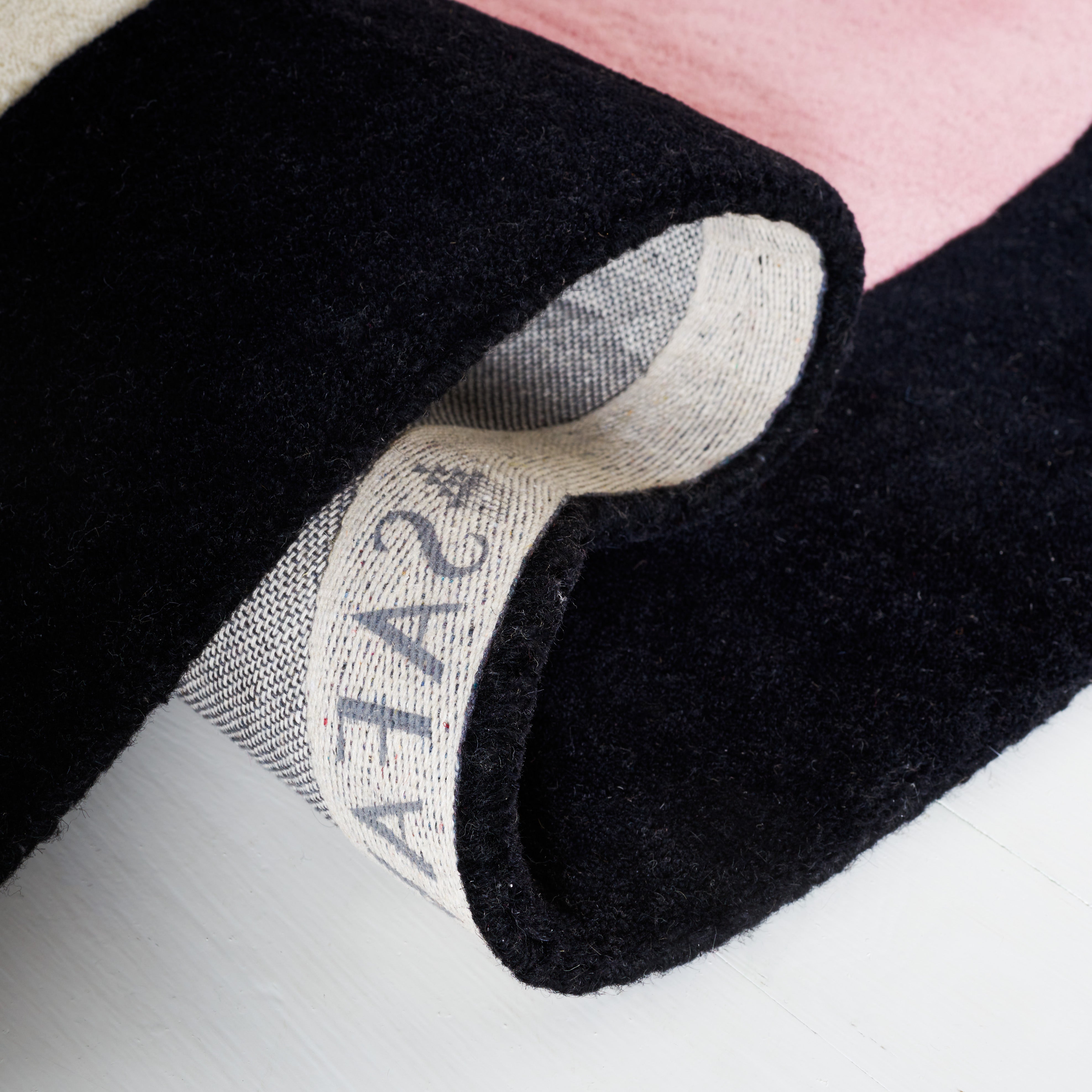 Safavieh Fifth Avenue 147 Rug, FTV147 - Black / Pink