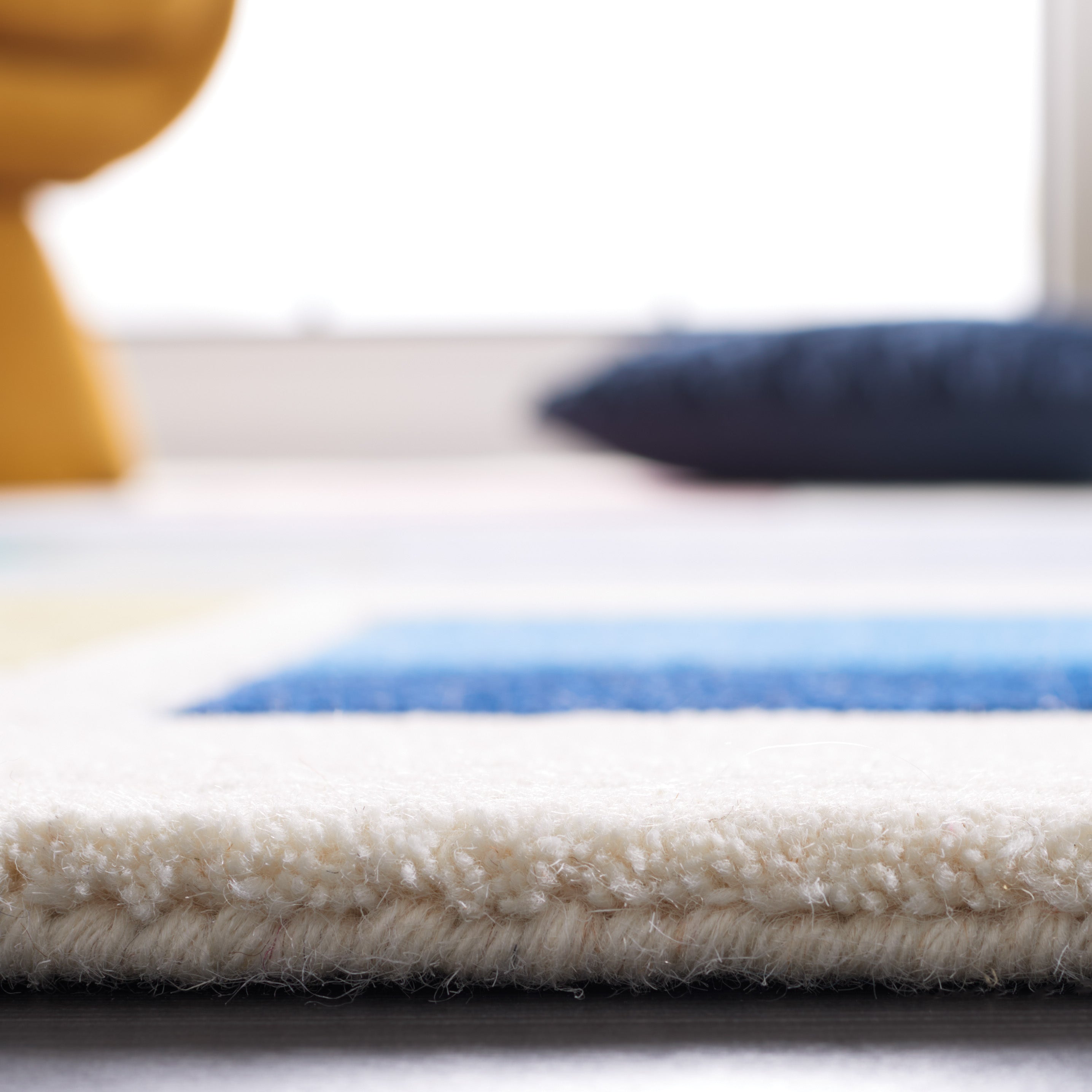 Safavieh Fifth Avenue 148 Rug, FTV148 - Ivory / Blue