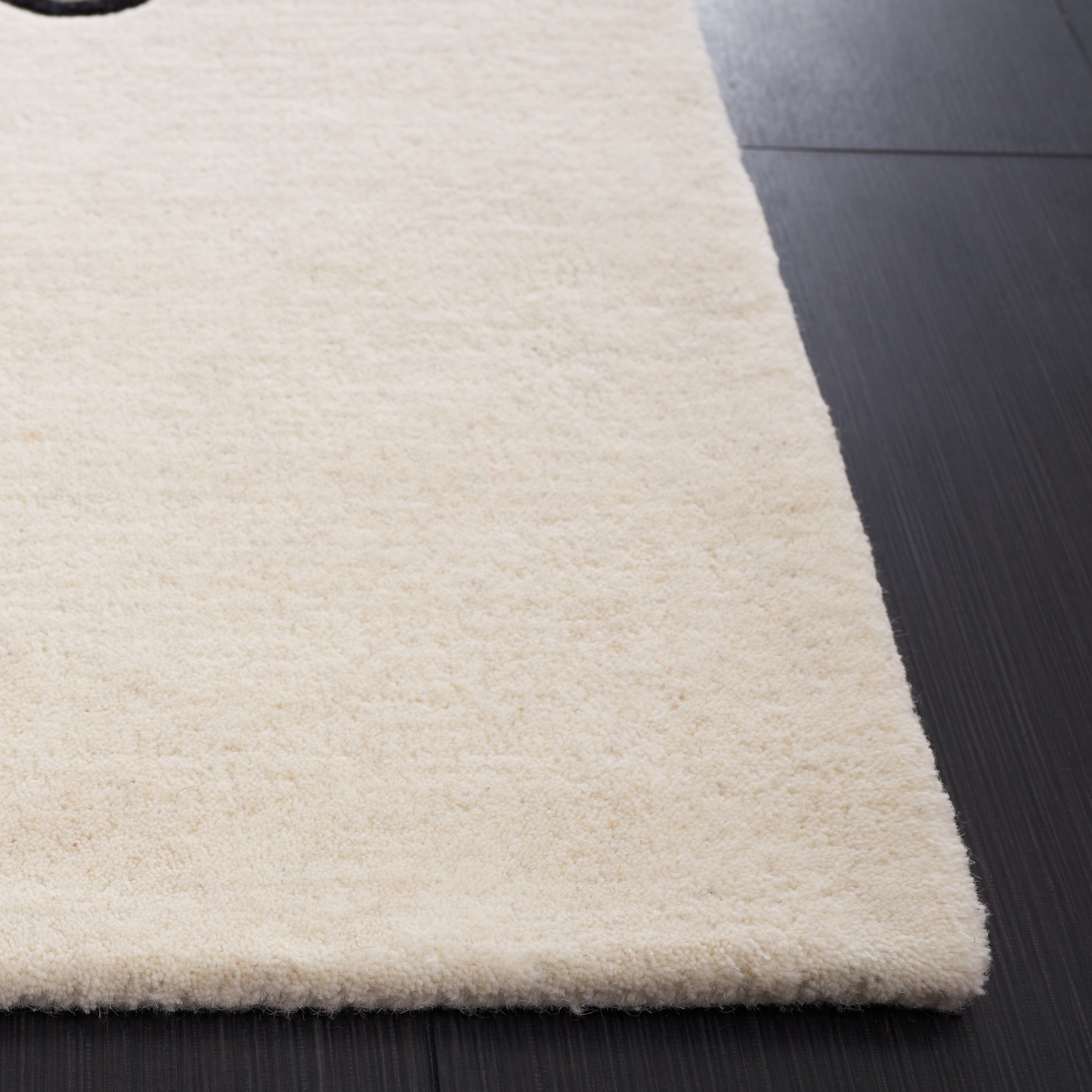 Safavieh Fifth Avenue 149 Rug, FTV149 - Ivory / Red