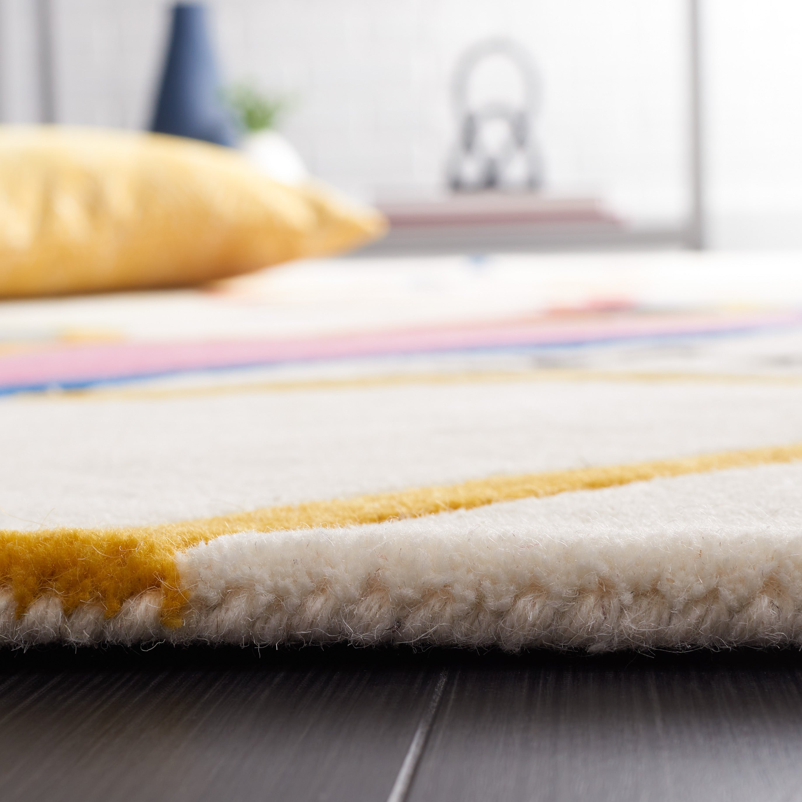 Safavieh Fifth Avenue 149 Rug, FTV149 - Ivory / Red