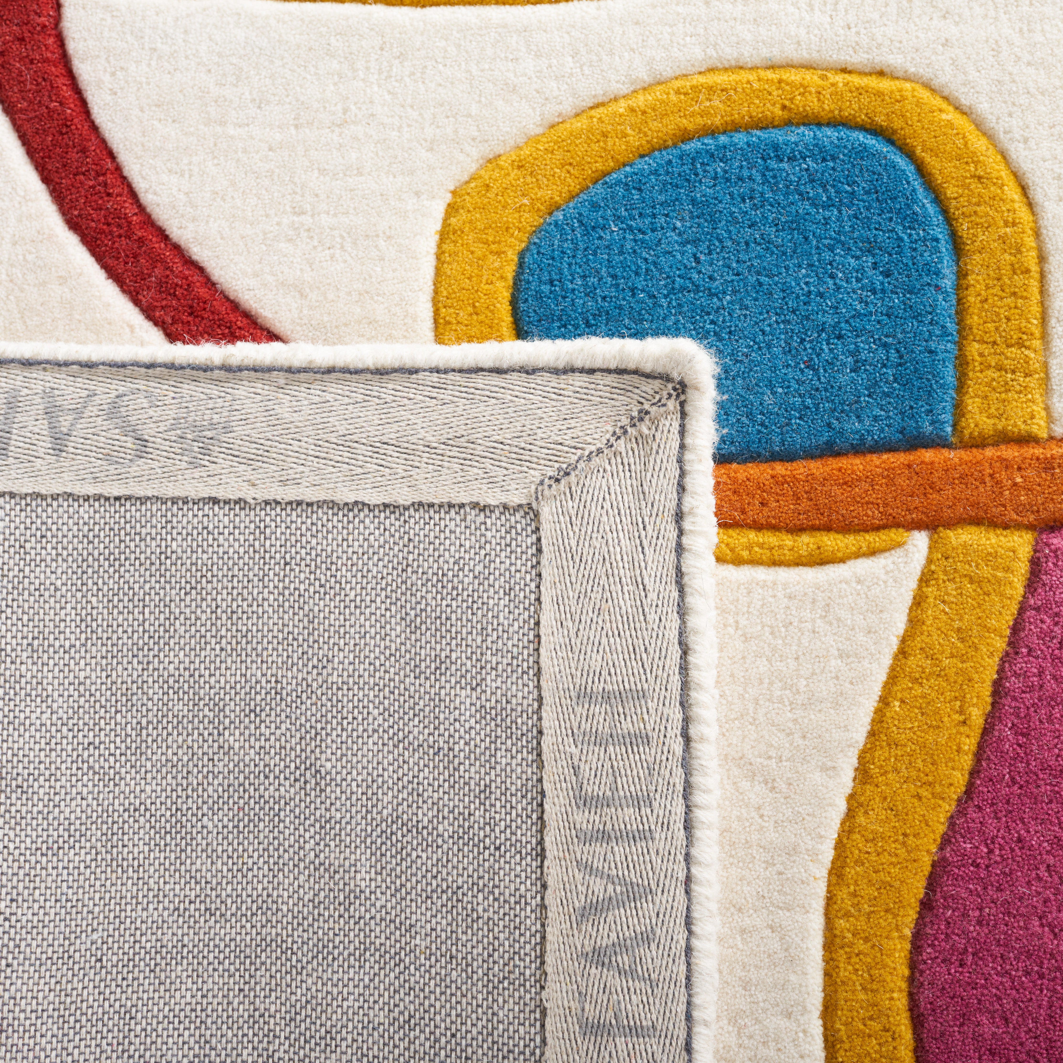 Safavieh Fifth Avenue 149 Rug, FTV149 - Ivory / Red