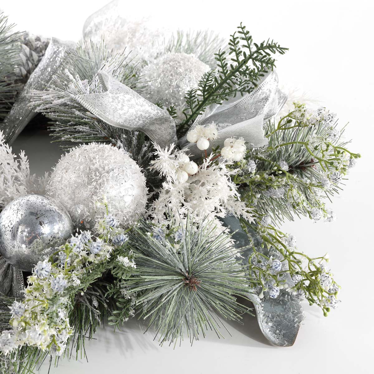 Safavieh Faux 26 Frosted Pine Wreath , FXP1077