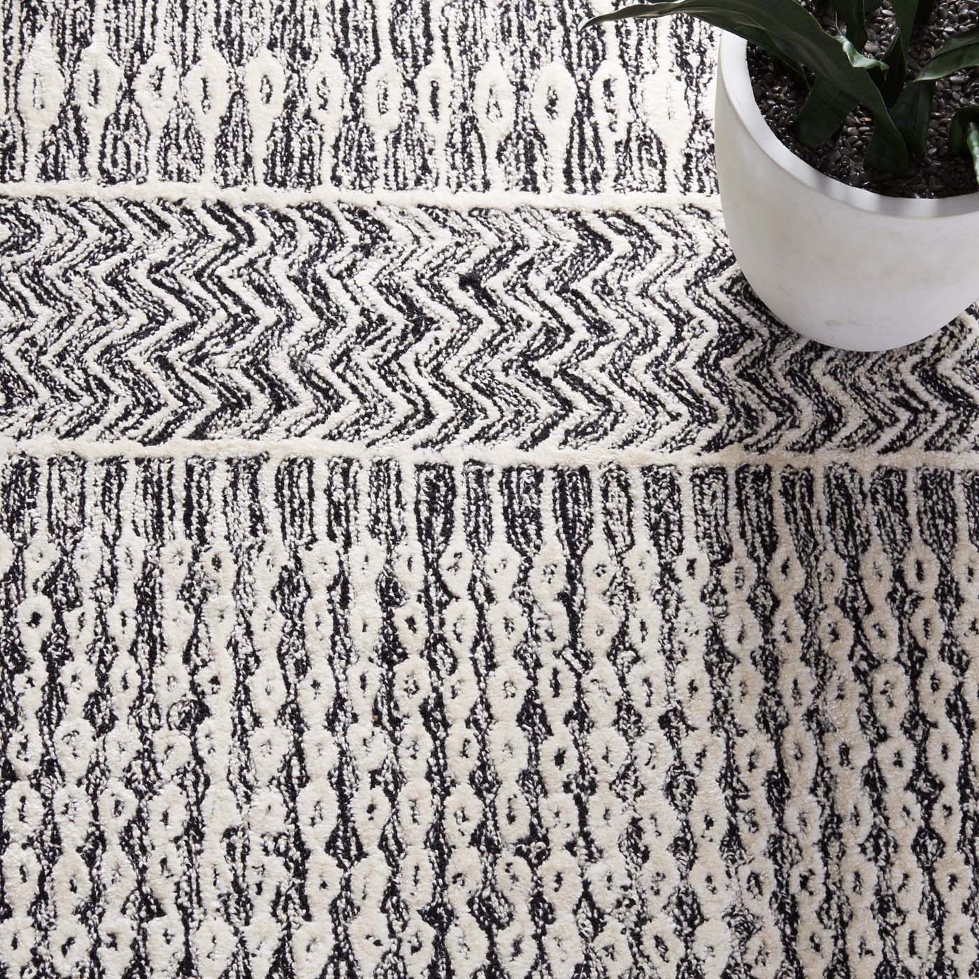 Safavieh Glamour 538 Rug, GLM538 - Charcoal / Ivory