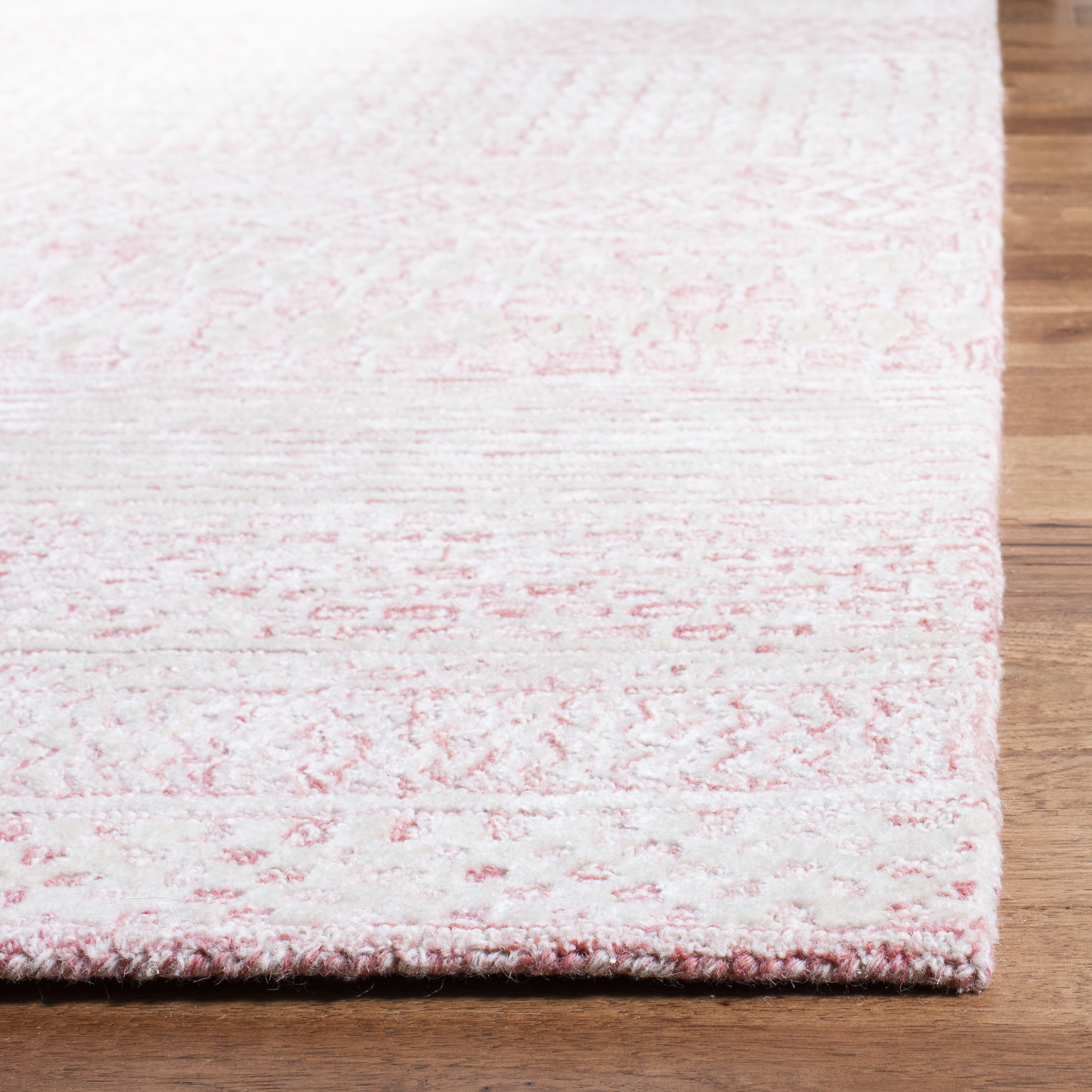 Safavieh Glamour 538 Rug, GLM538 - Light Pink / Ivory