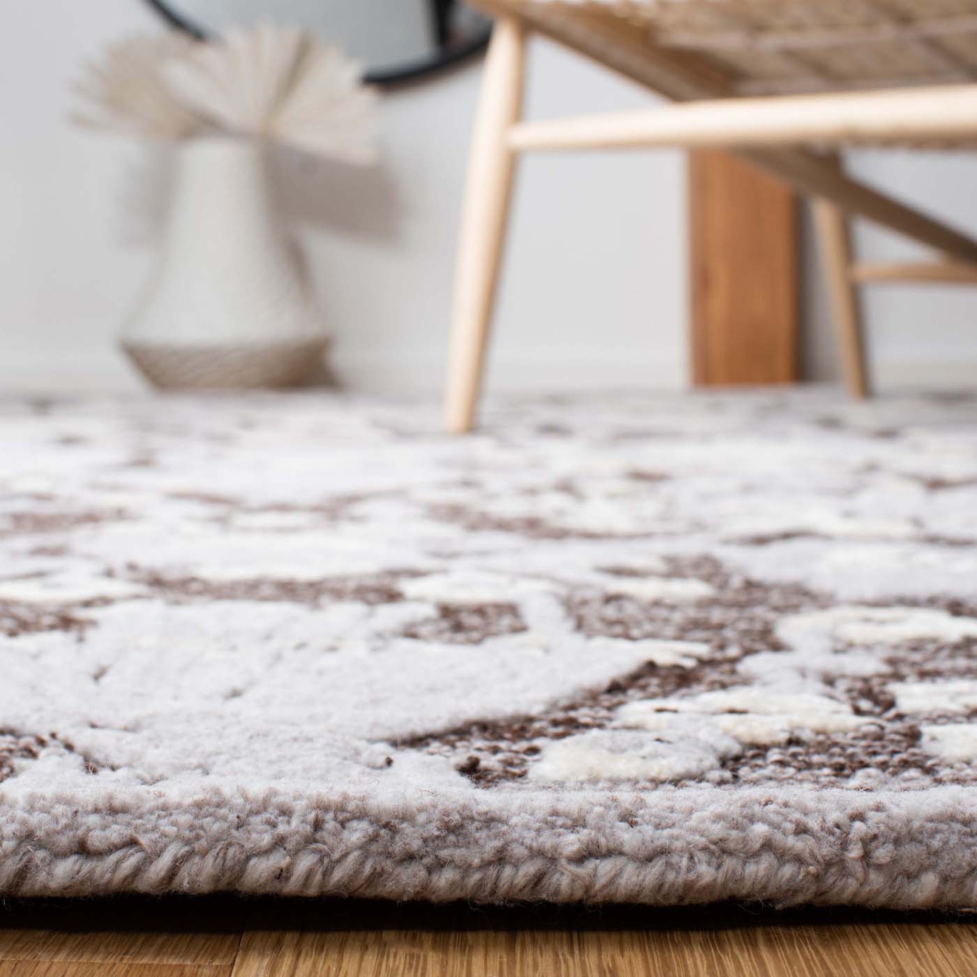 Safavieh Glamour 569 Rug, GLM569 - Dark Brown / Ivory