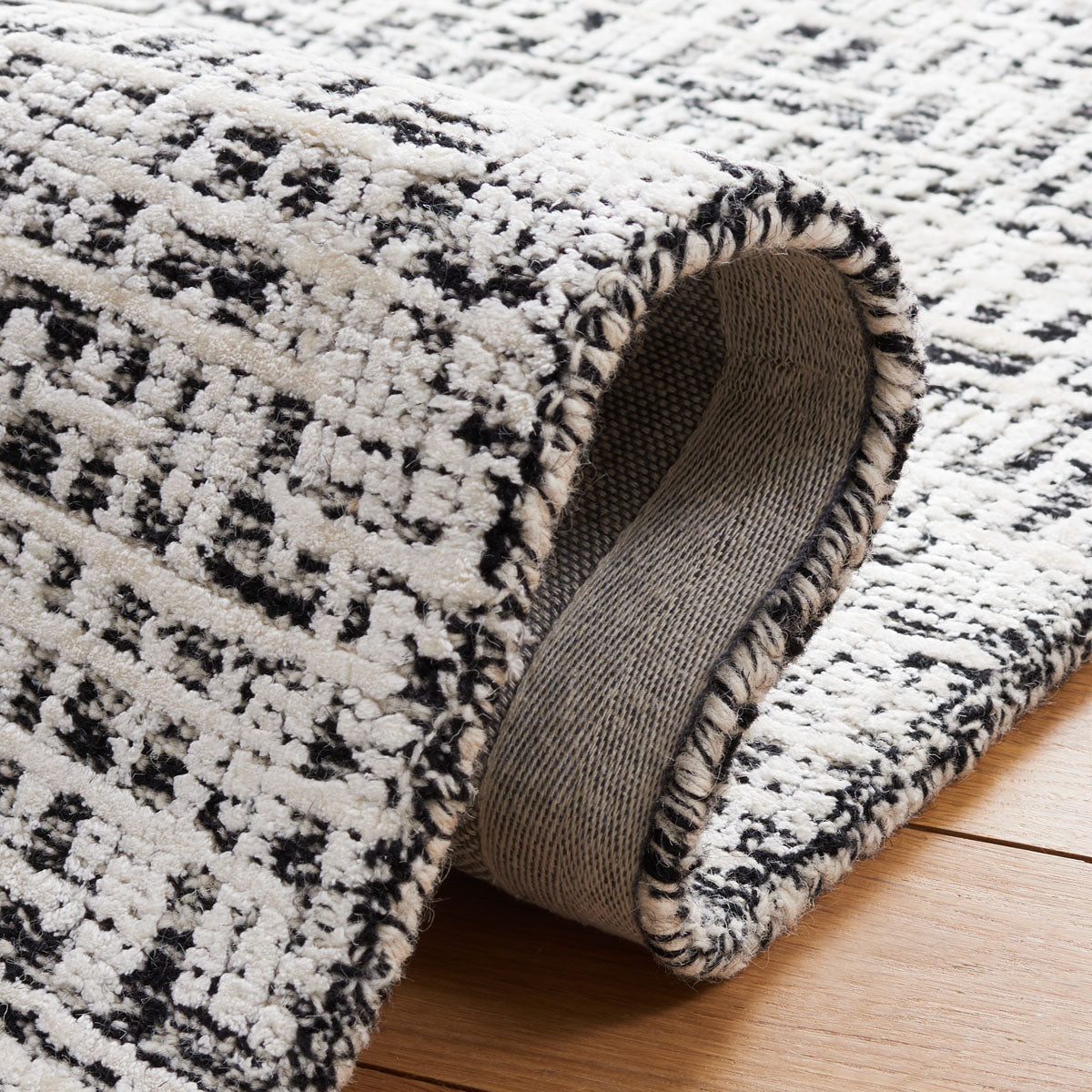 Safavieh Glamour 601 Rug, GLM601 - Black / Ivory