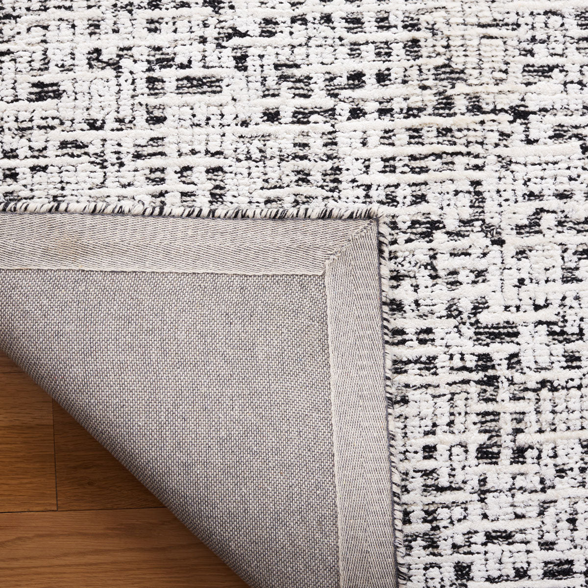 Safavieh Glamour 601 Rug, GLM601 - Black / Ivory