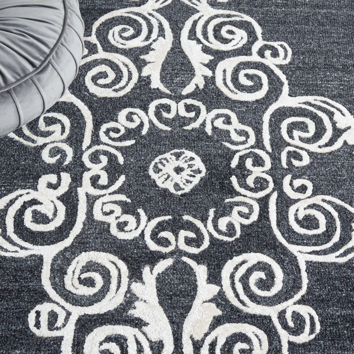 Safavieh Glamour 604 Rug, GLM604 - Black / Ivory