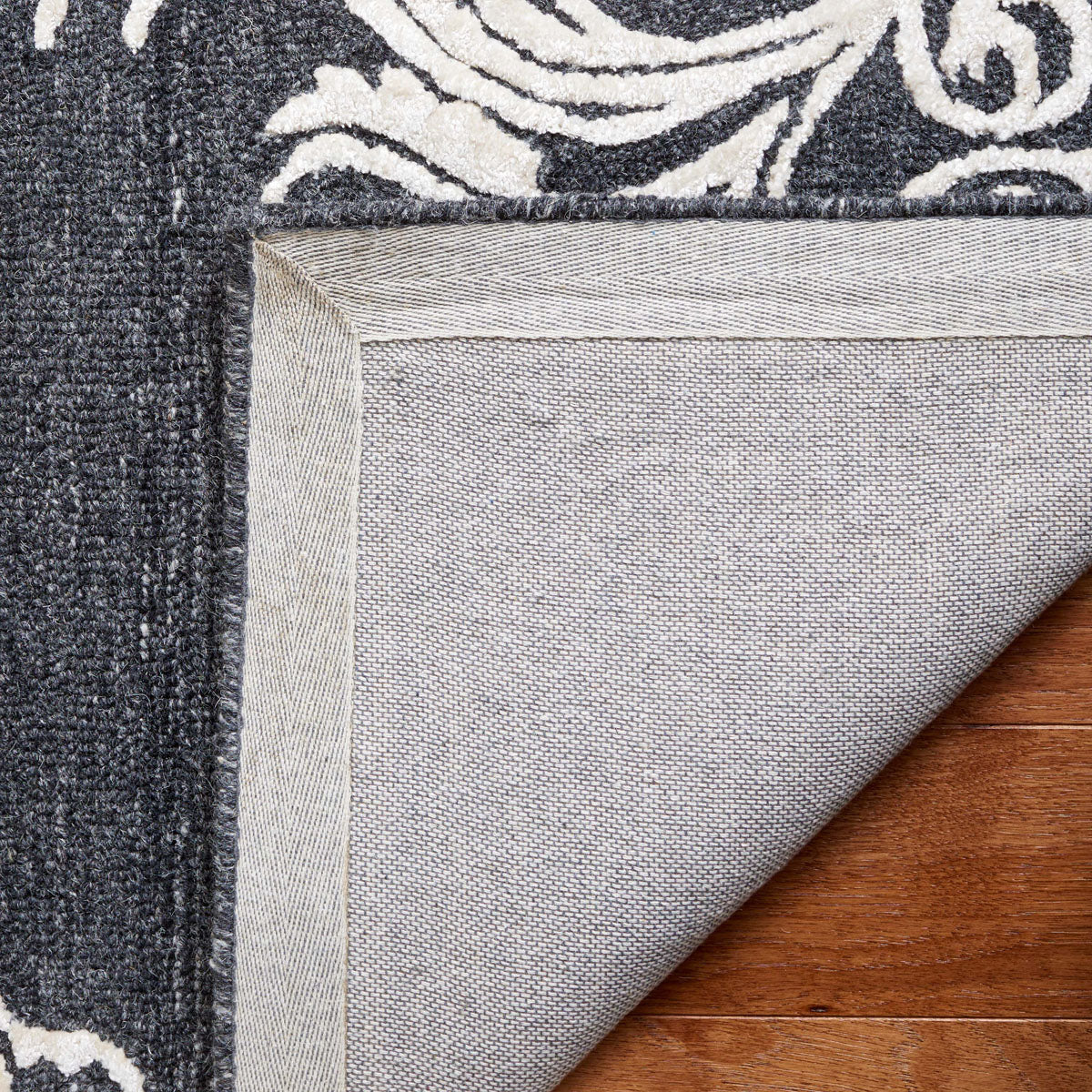 Safavieh Glamour 604 Rug, GLM604 - Black / Ivory