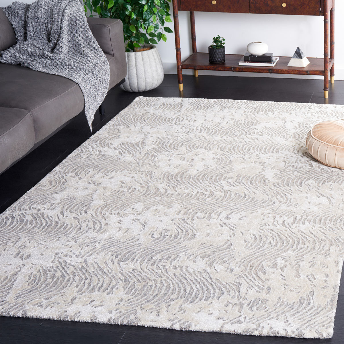 Safavieh Glamour 605 Rug, GLM605 - Light Grey / Ivory