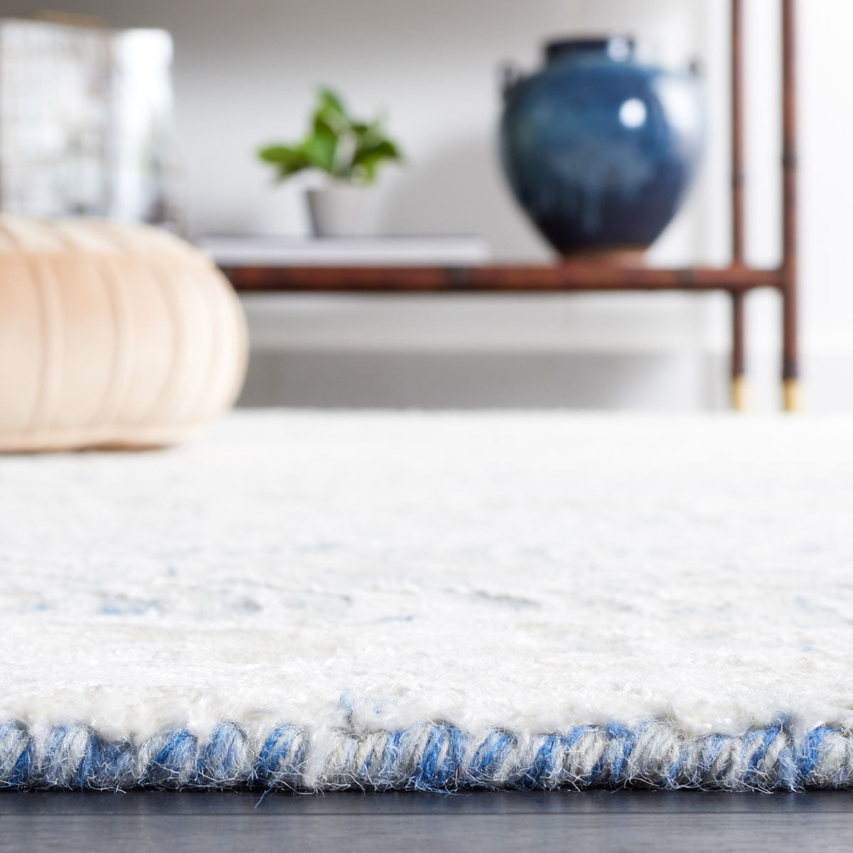 Safavieh Glamour 605 Rug, GLM605 - Blue / Ivory