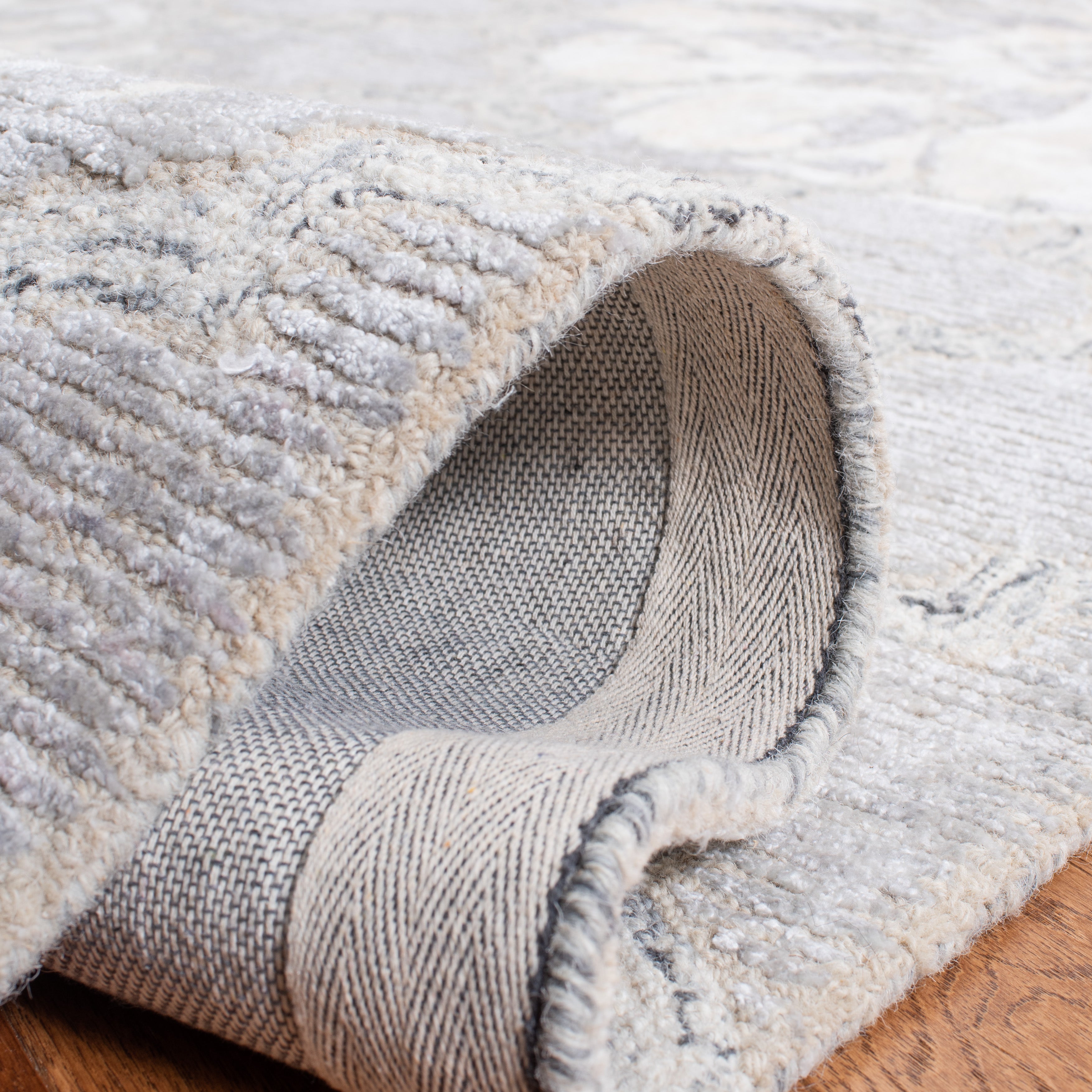 Safavieh Glamour 662 Rug, GLM662 - Silver / Ivory