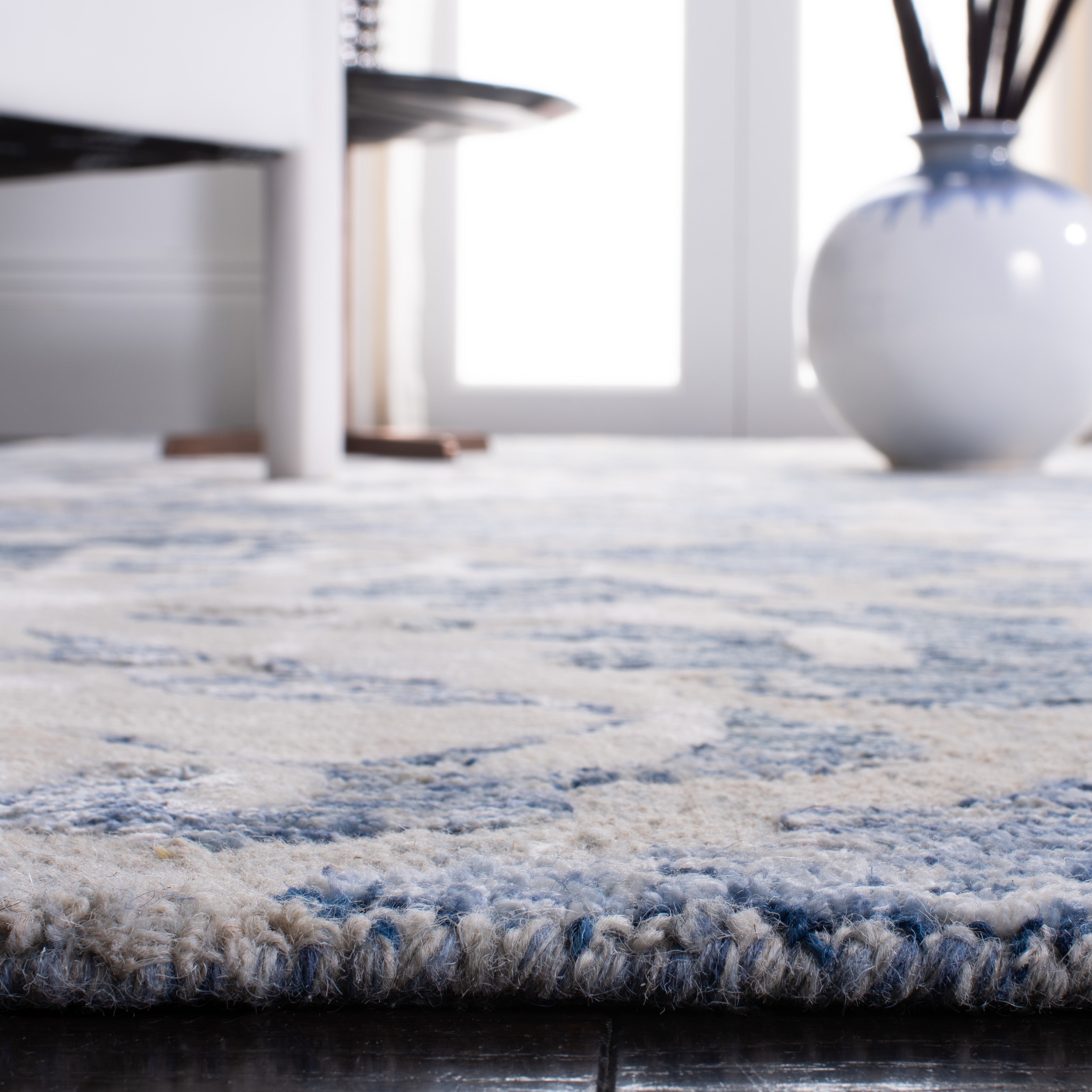 Safavieh Glamour 662 Rug, GLM662 - Navy / Ivory