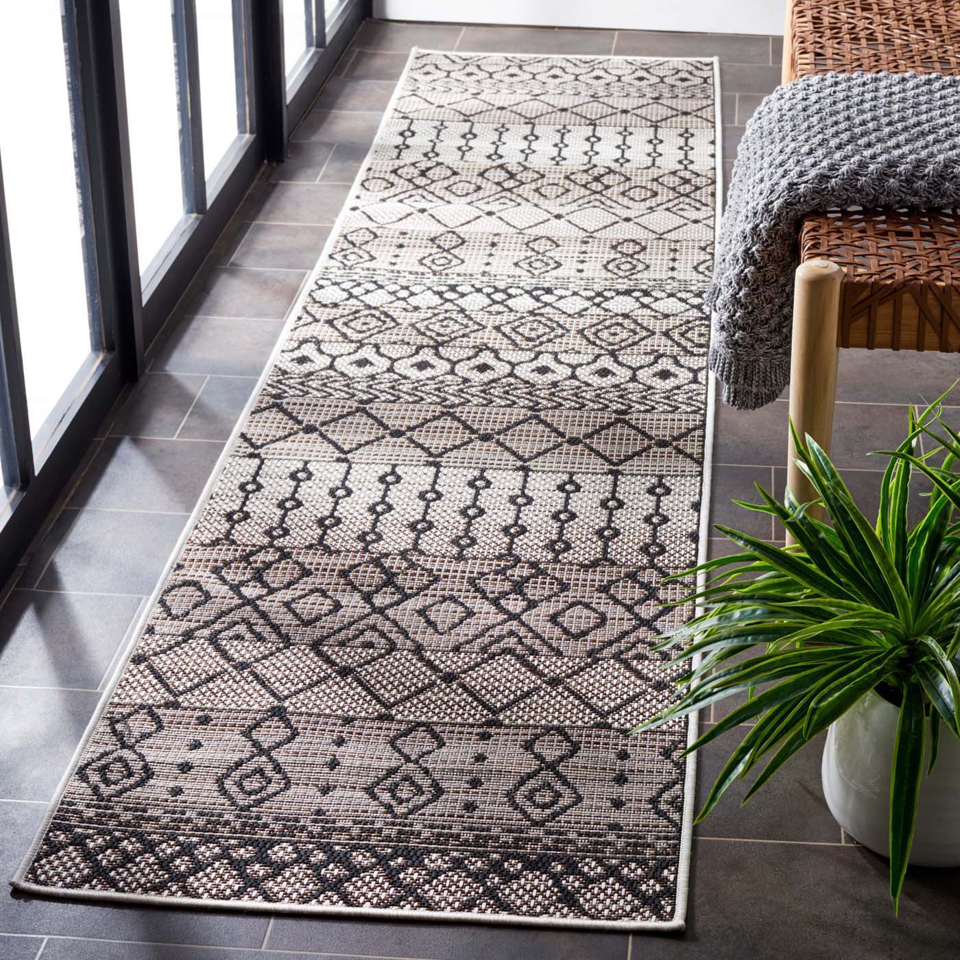 Safavieh Havana 301 Rug, HAV301 - Light Brown / Black