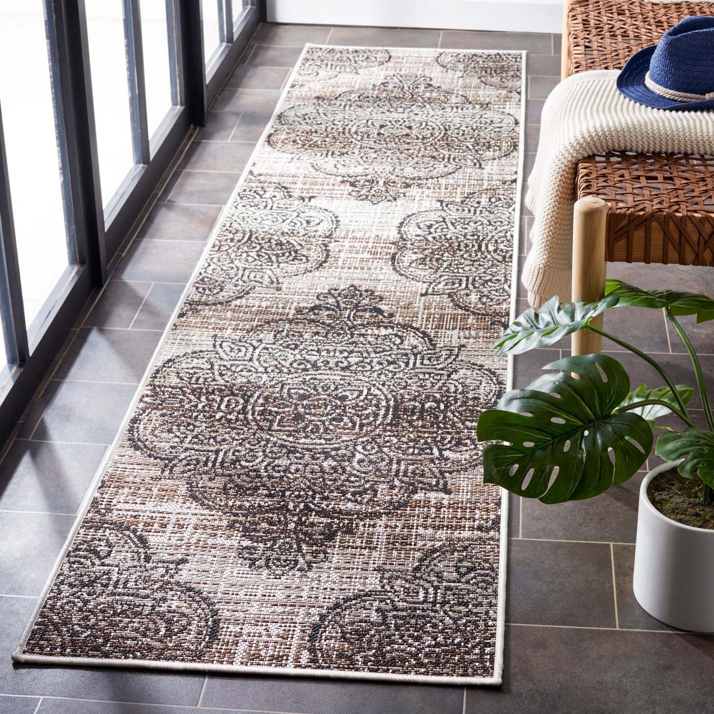 Safavieh Havana 319 Rug, HAV319 - Light Brown / Black