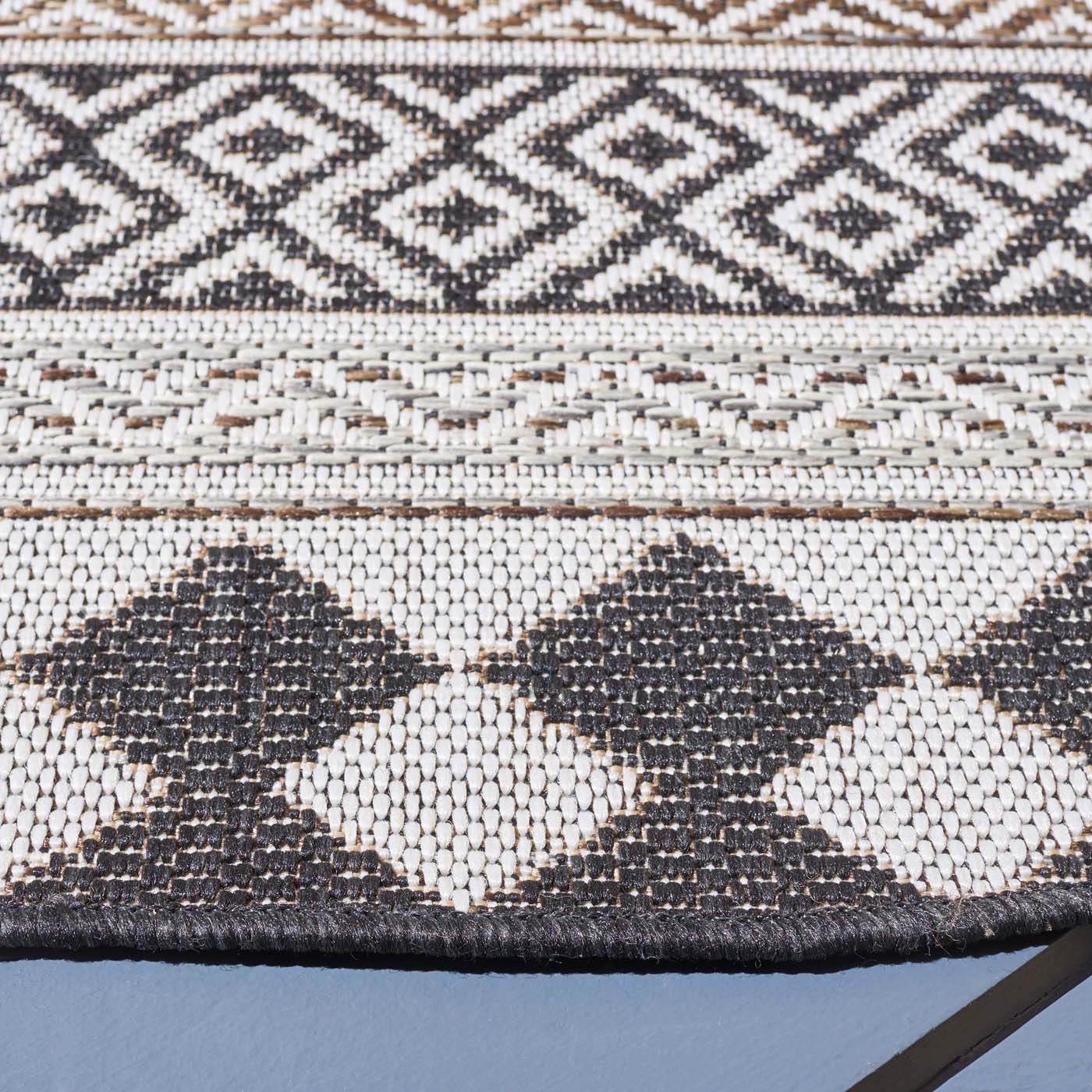 Safavieh Havana 325 Rug, HAV325 - Light Brown / Black