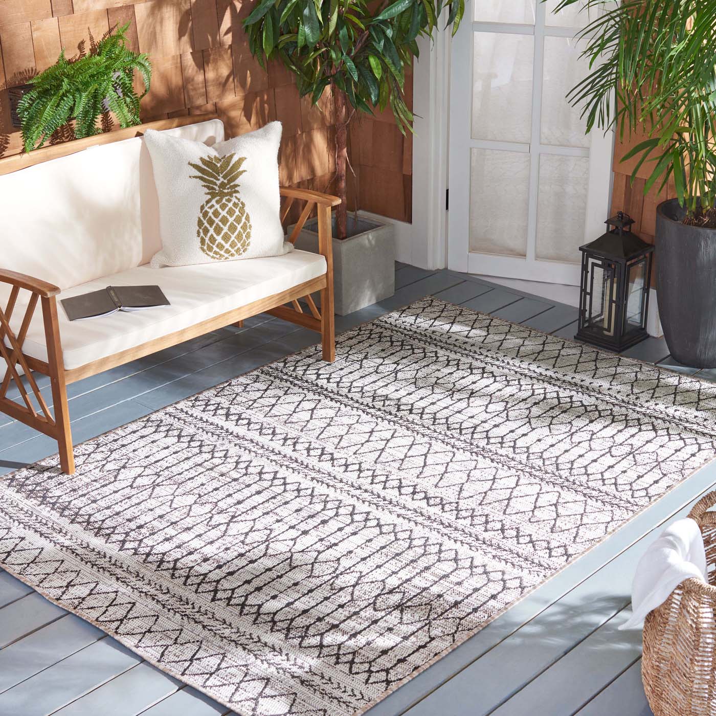 Safavieh Havana 370 Rug, HAV370 - Light Brown / Black