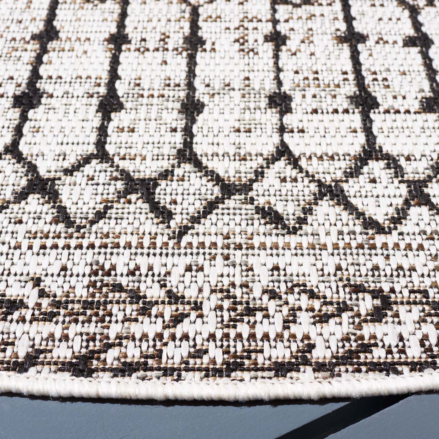 Safavieh Havana 370 Rug, HAV370 - Light Brown / Black