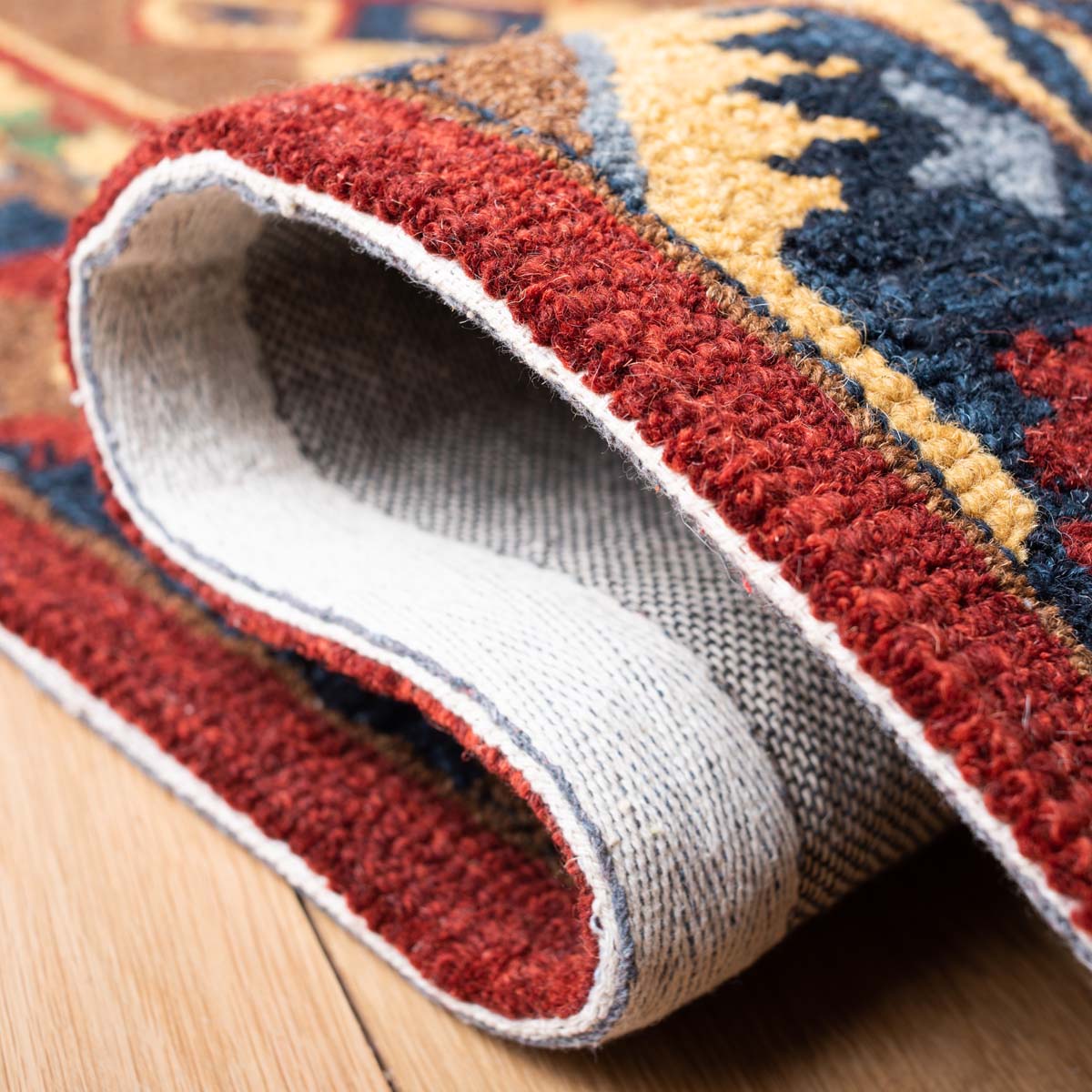 Safavieh Heritage 52 Rug, HG352 - Red / Gold