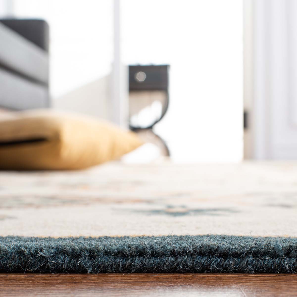 Safavieh Heritage 75 Rug, HG375 - Beige / Ivory