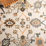 Safavieh Heritage 75 Rug, HG375 - Beige / Ivory