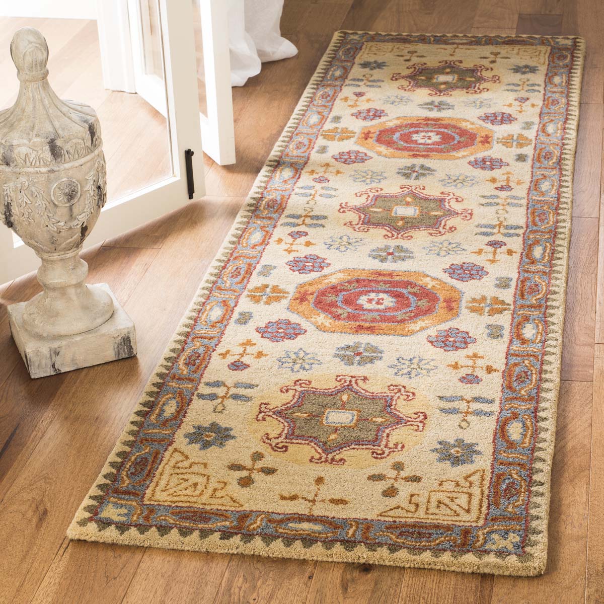 Safavieh Heritage 02 Rug, HG402 - Beige / Multi