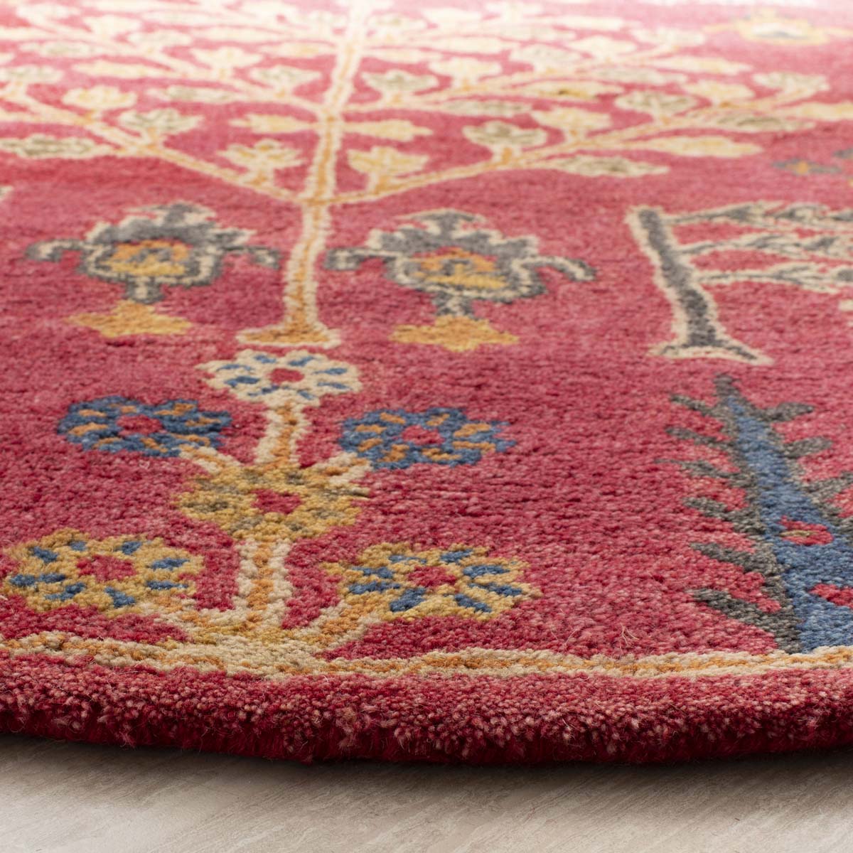 Safavieh Heritage 18 Rug, HG418 - Red / Multi