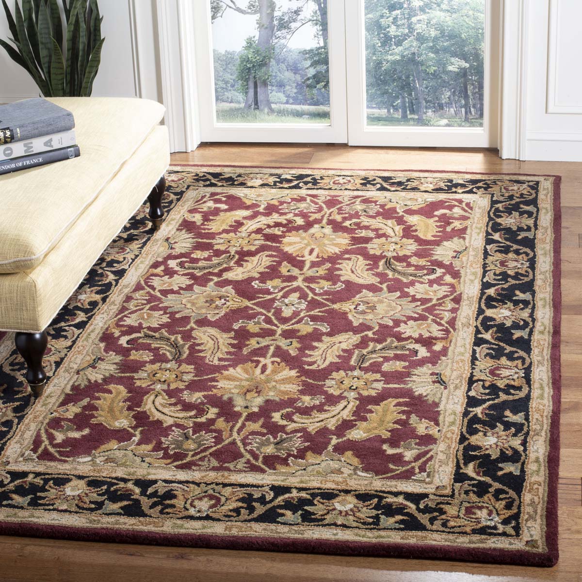 Safavieh Heritage 28 Rug, HG628 - Red / Black