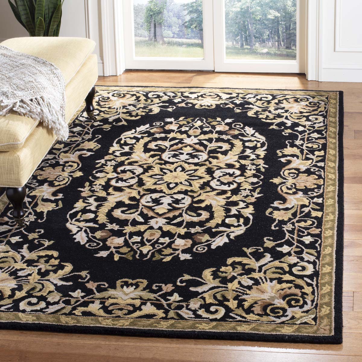 Safavieh Heritage 40 Rug, HG640 - Black
