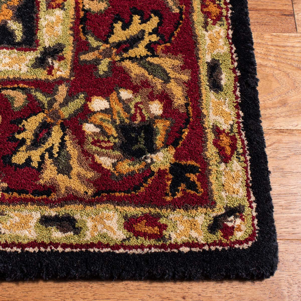 Safavieh Heritage 53 Rug, HG953 - Black / Red