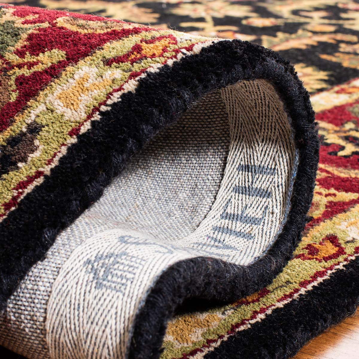 Safavieh Heritage 53 Rug, HG953 - Black / Red