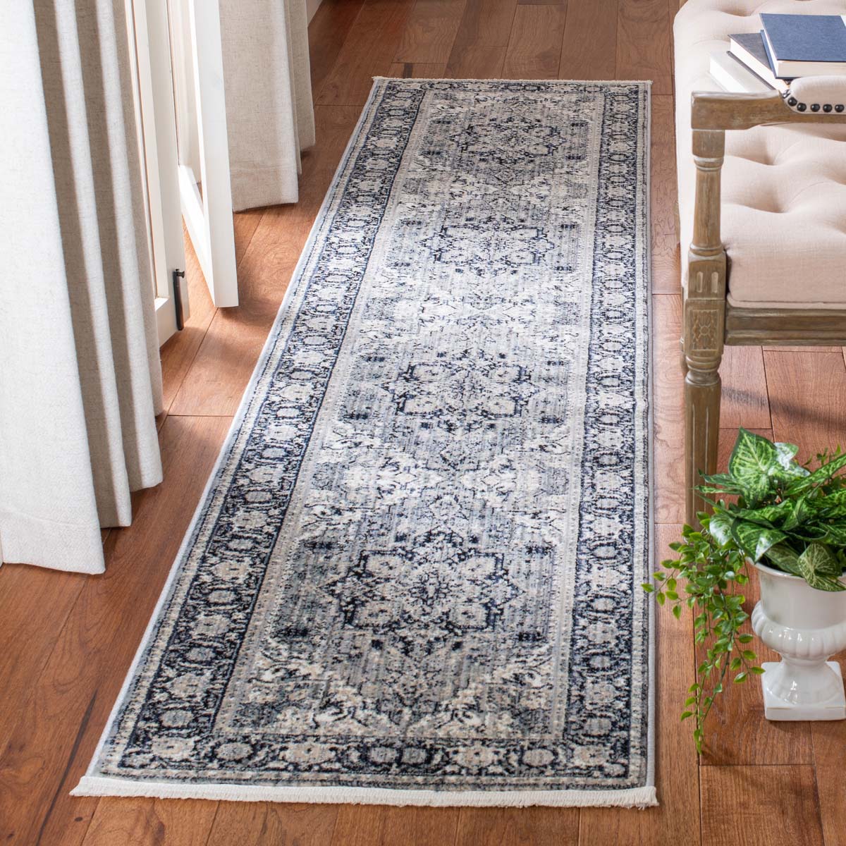 Safavieh Herat 331 Rug, HRT331 - Navy / Ivory