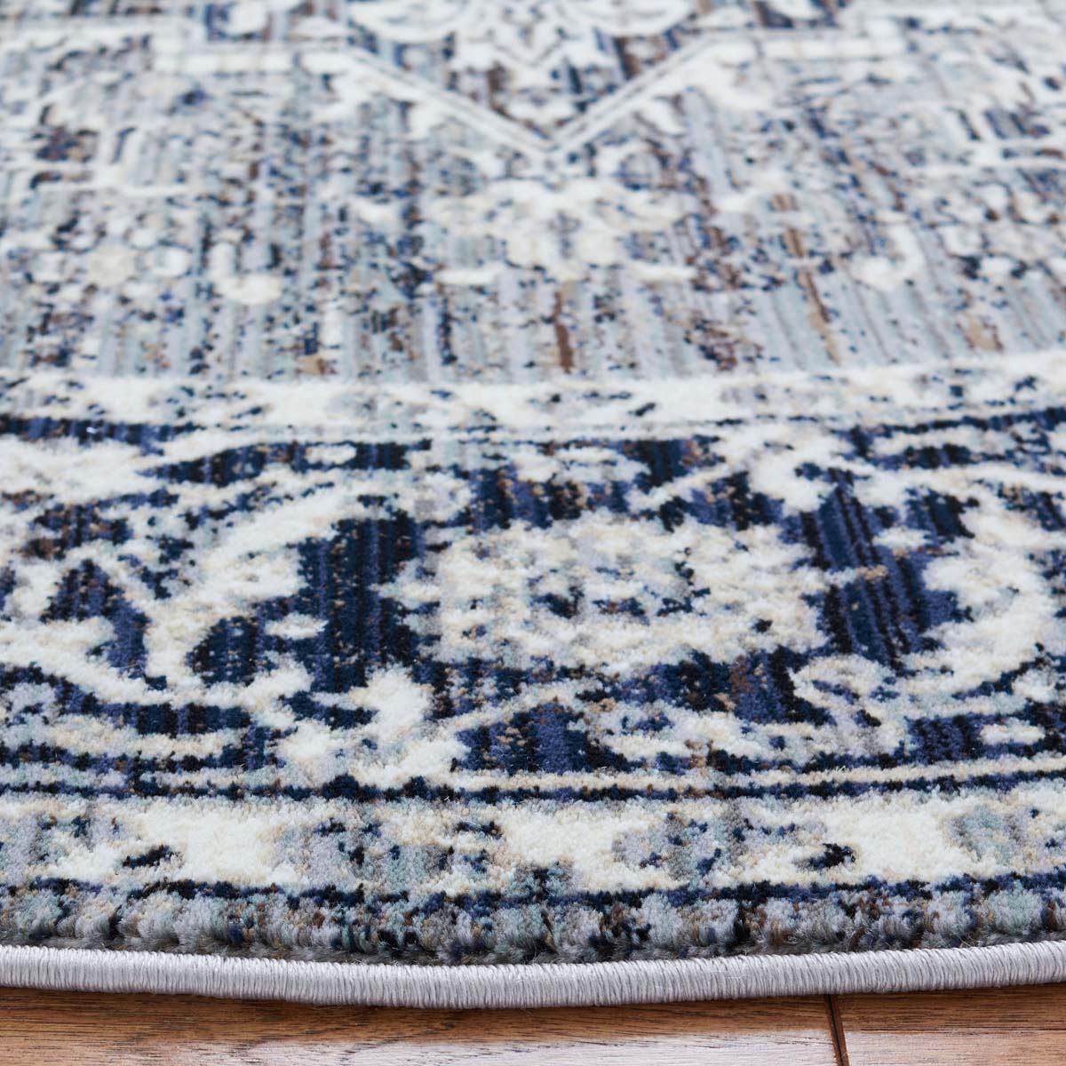 Safavieh Herat 331 Rug, HRT331 - Navy / Ivory