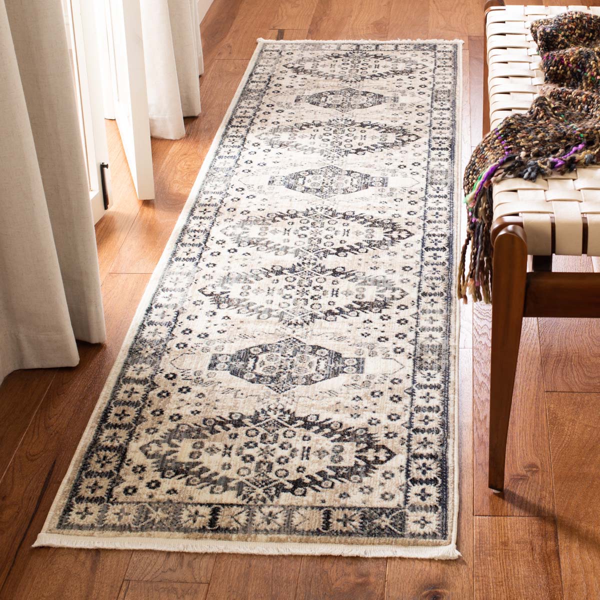 Safavieh Herat 356 Rug, HRT356 - Ivory / Grey