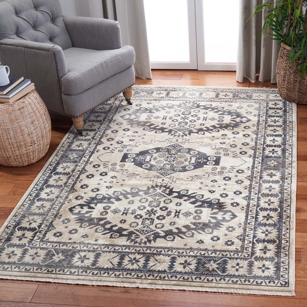 Safavieh Herat 356 Rug, HRT356 - Ivory / Grey