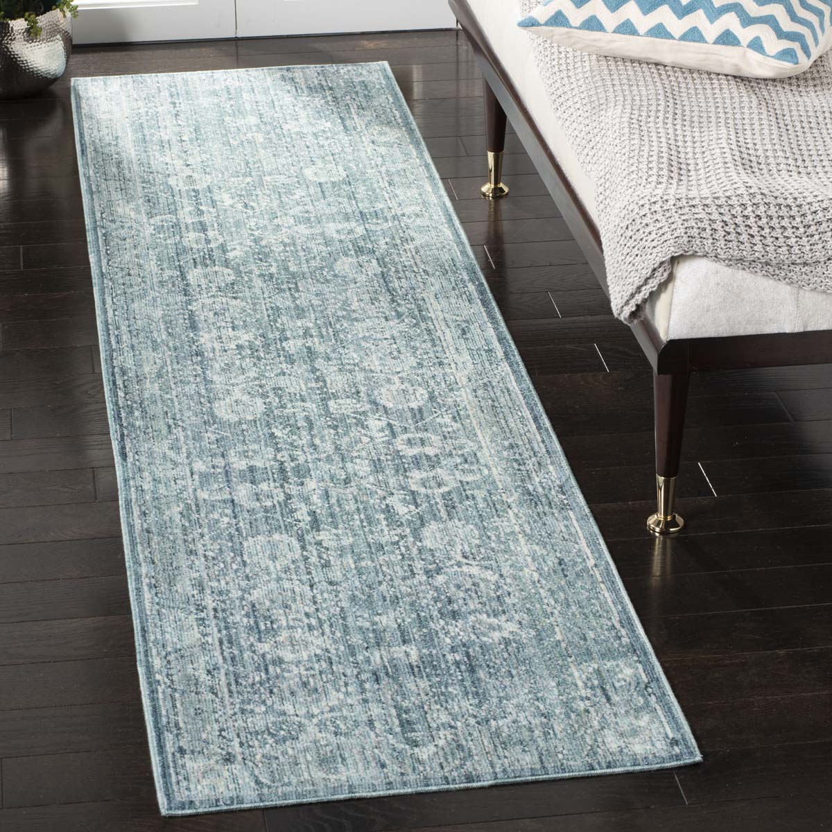 Safavieh Illusion 713 Rug, ILL713 - Blue / Ivory