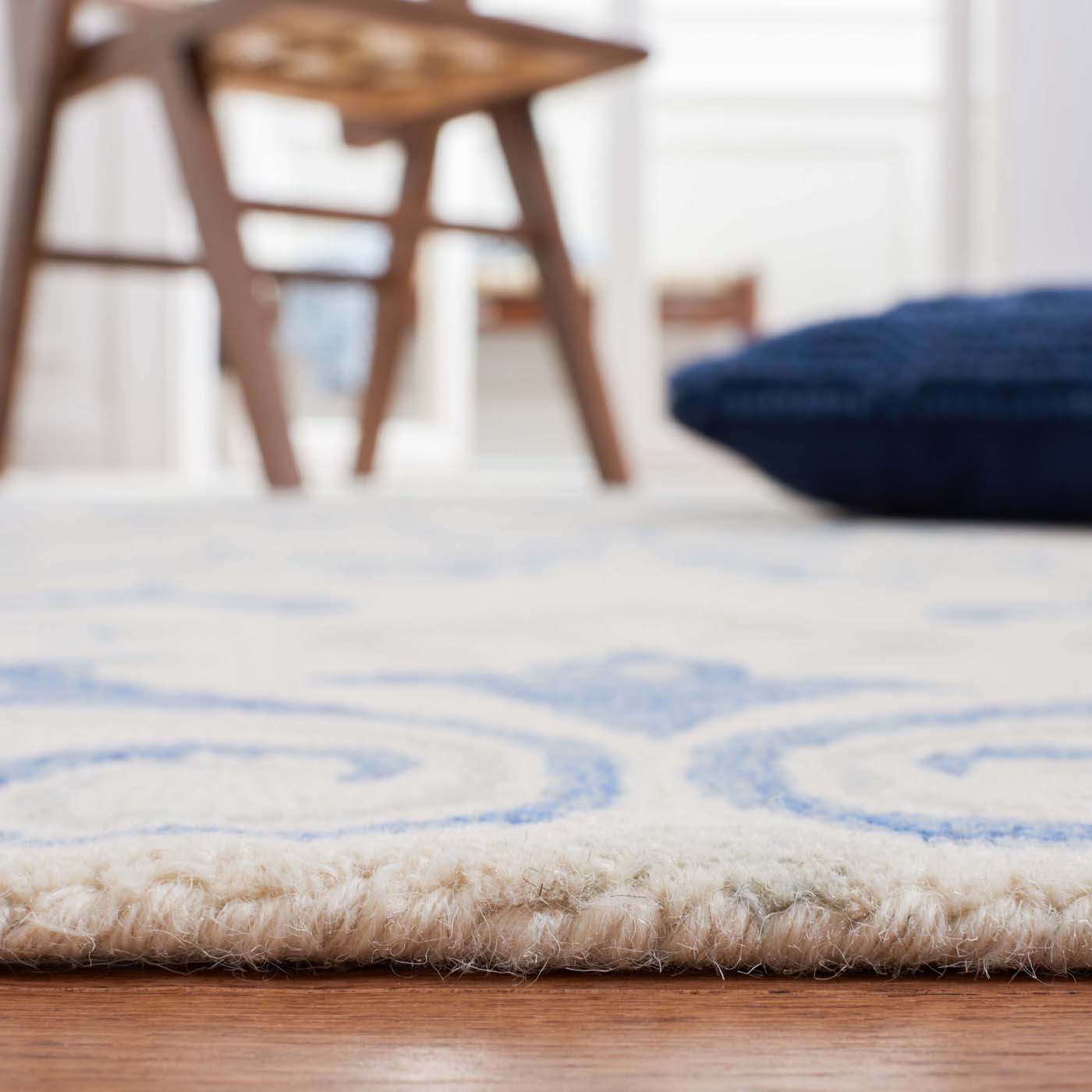 Safavieh Jardin 154 Rug, JAR154 - Ivory / Blue
